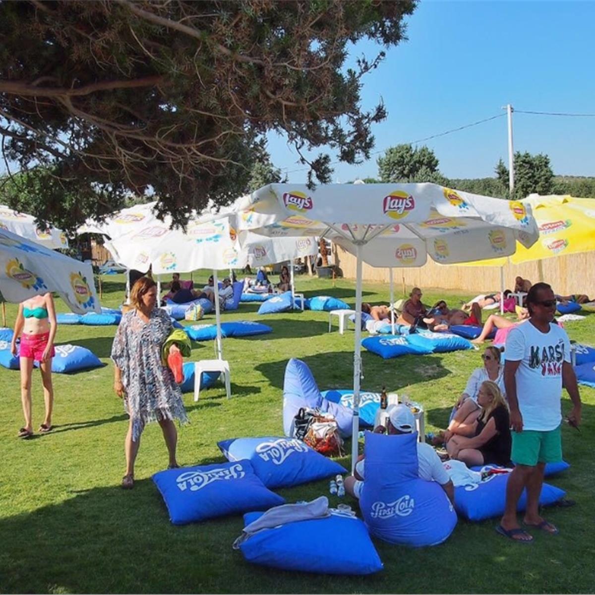 The Beach Çeşme Altınkum’da Beach Girişi, Şezlong, Şemsiye, İçecek