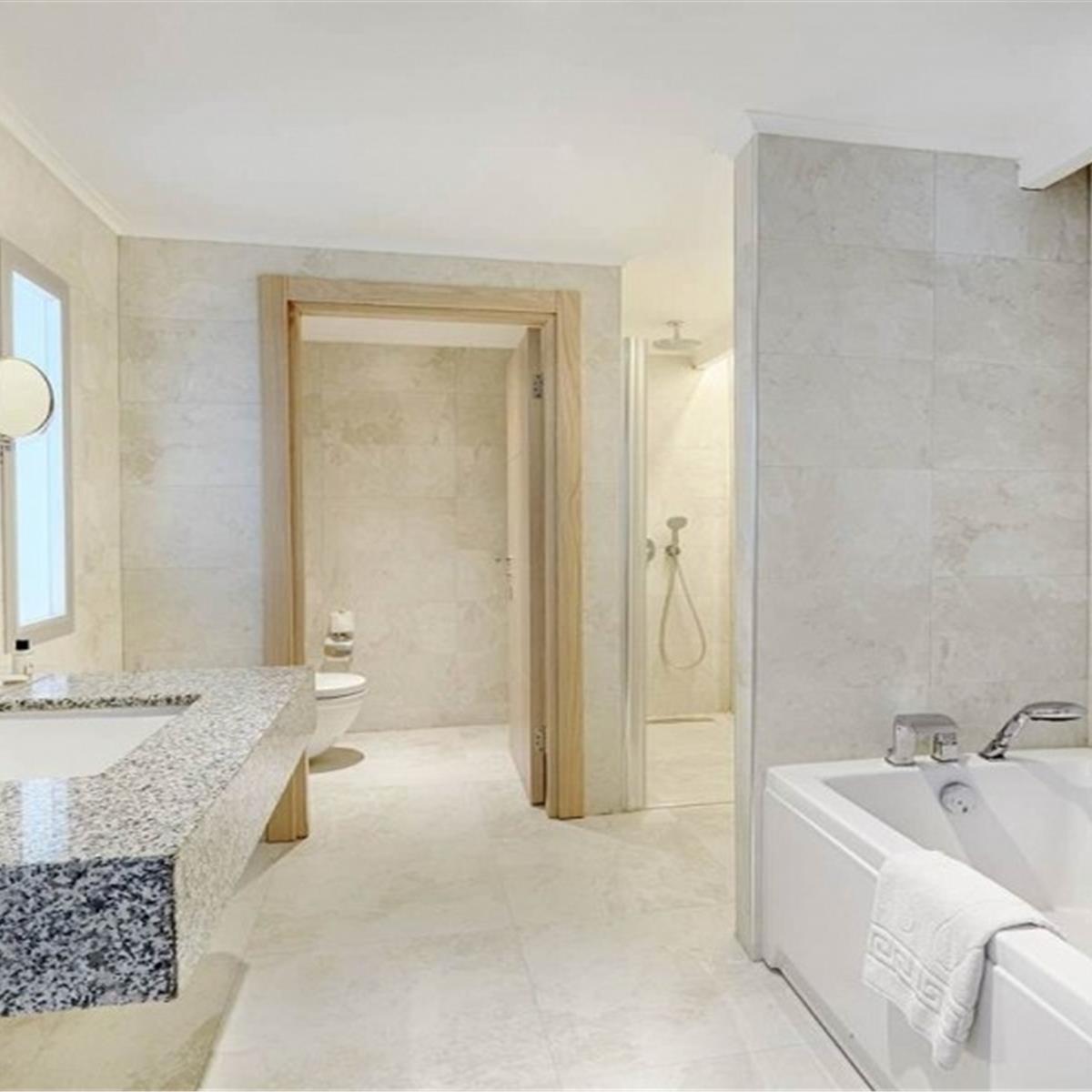 Çeşme Pırıl Hotel’de Sevgililer Gününe Özel Limitsiz İçecekli Çift Kişi Gala Yemeği ve Konaklama