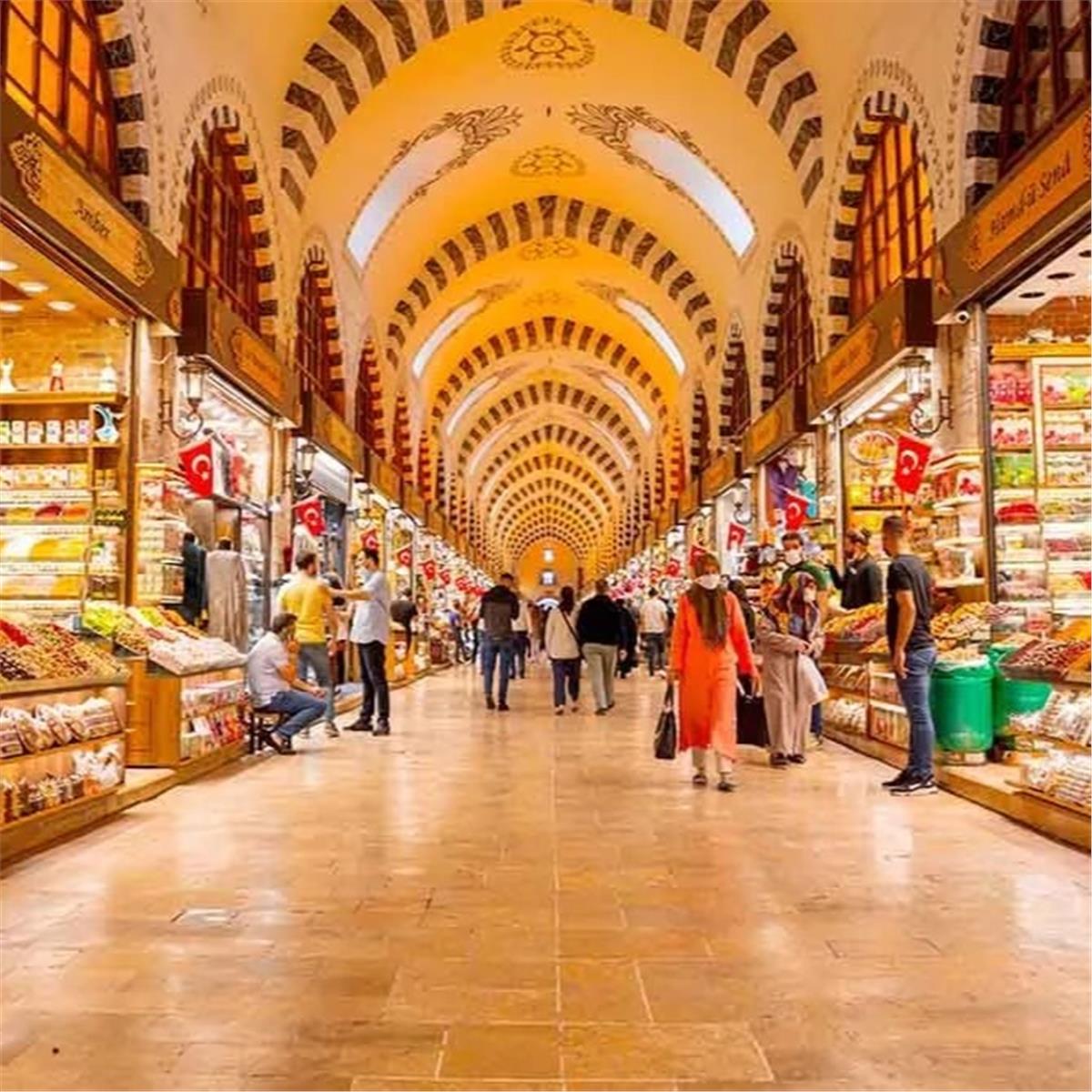 İzmir'den Uçaklı ve 2 Gece 3 Gün Konaklamalı İstanbul Tarihi Yarımada Pierre Loti Dolmabahçe Kuzguncuk Kadıköy Turu