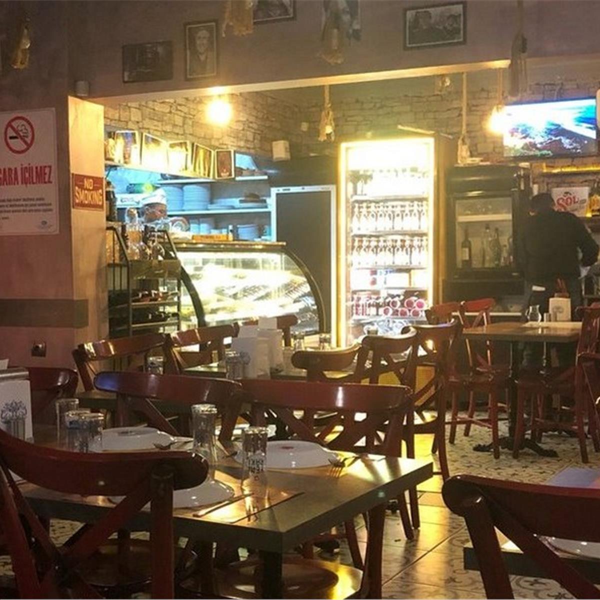 Balçova Meyhane 1925 Canlı Fasıl Eşliğinde Akşam Yemeği