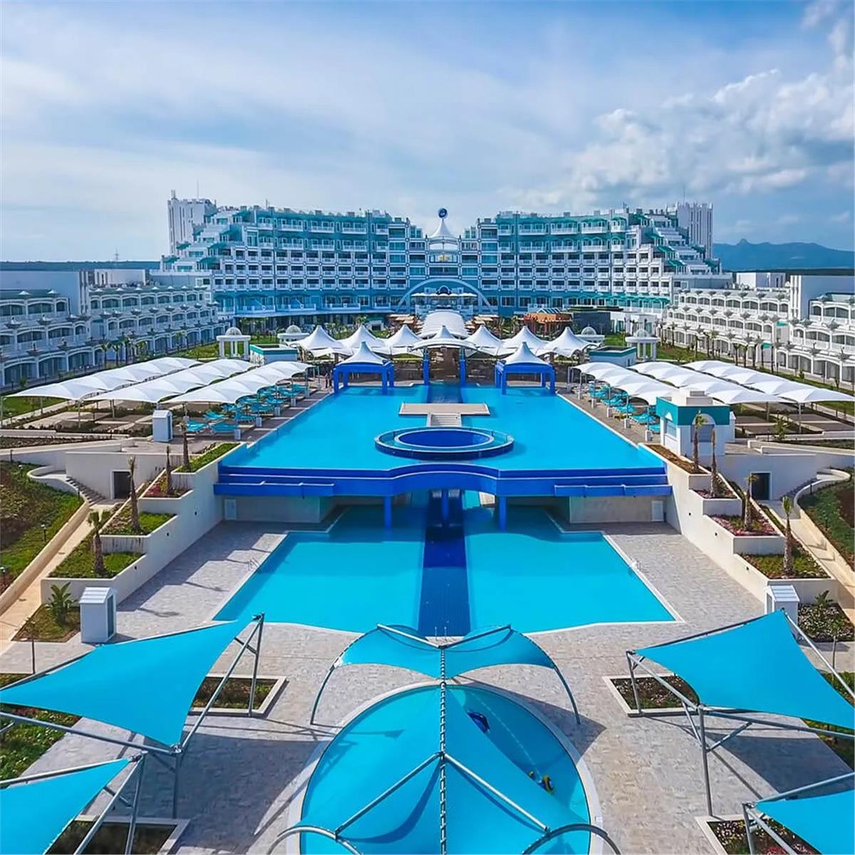 İzmir'den Uçak Bileti ve Otel Transferi Dahil 3 Gece 4 Gün Konaklamalı Limak Cyprus Deluxe Hotel'de İrem Derici Yılbaşı Galası