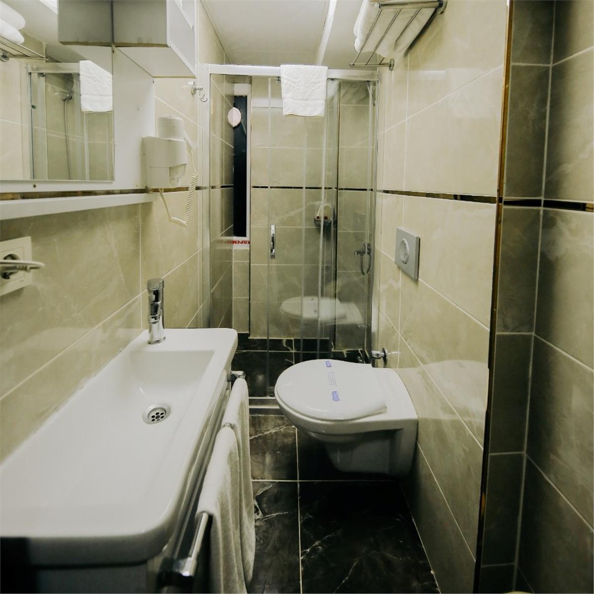 Red Green Hotel Karşıyaka Tek veya Çift kişi Kahvaltı dahil konaklama