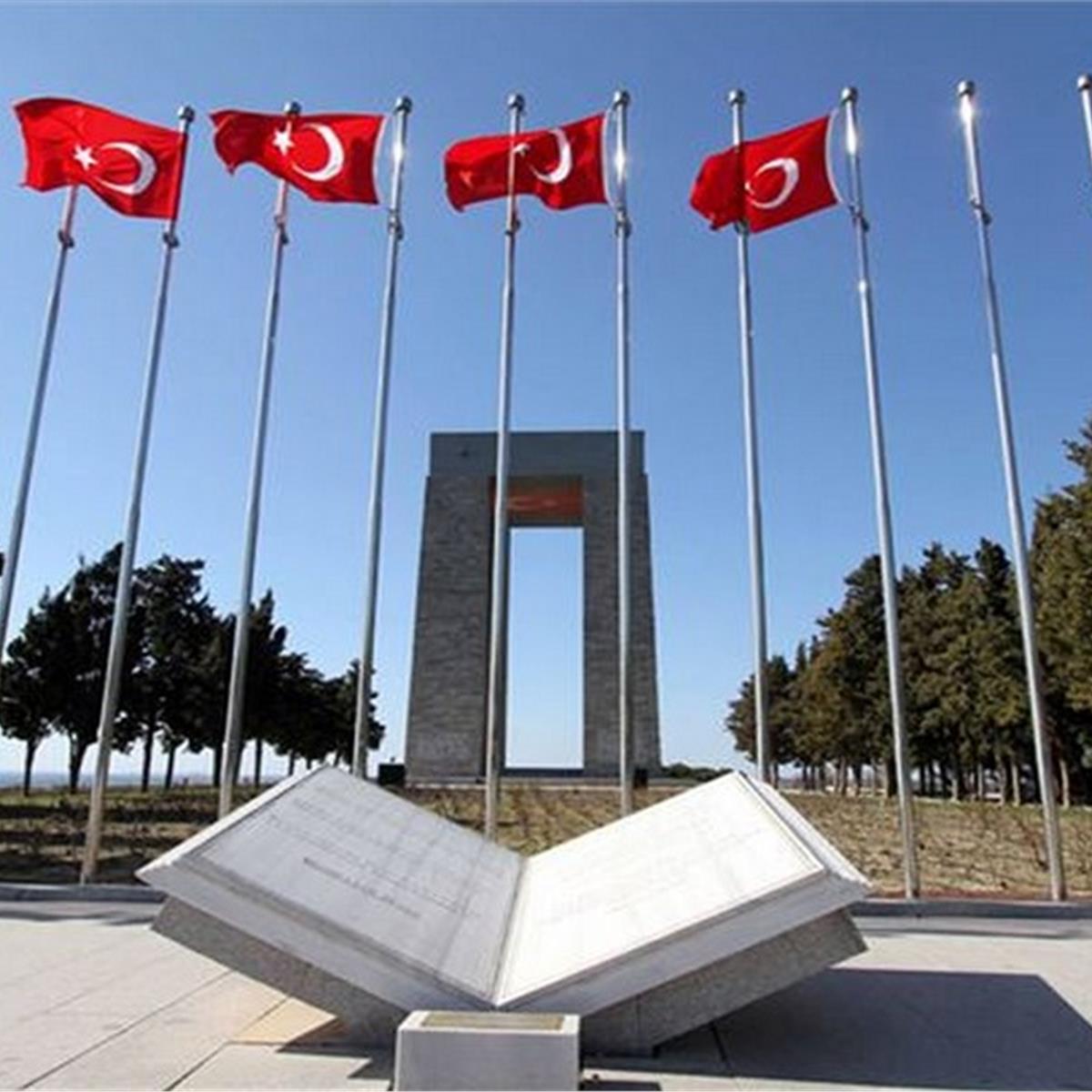 İzmir Çıkışlı Günübirlik Aynalı Çarşı ve Truva Atı ile Çanakkale Şehitlik Turu.