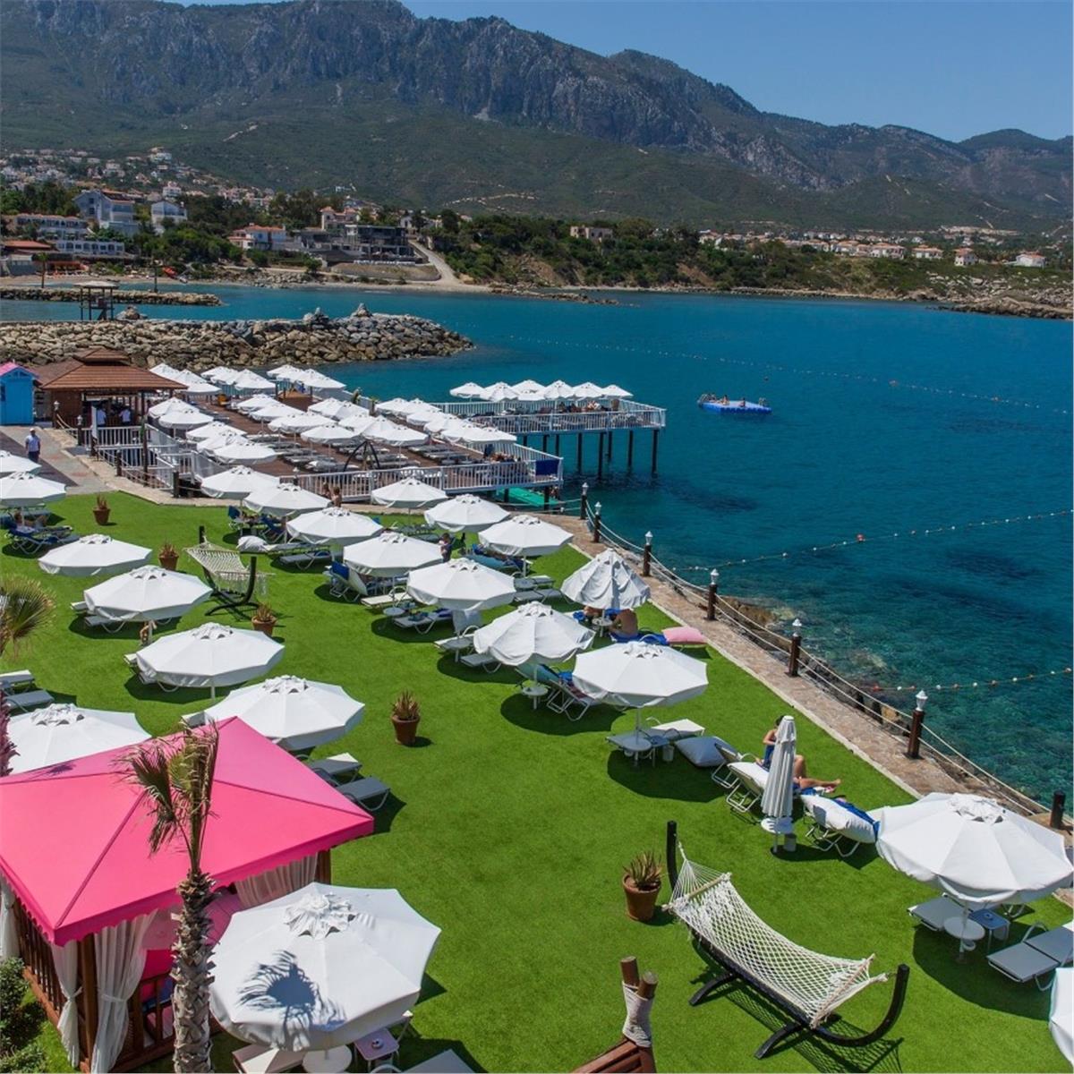 İzmir'den Uçak Bileti ve Otel Transferi Dahil 2 Gece 3 Gün Konaklamalı Kıbrıs Girne Merit Park Hotel'de Özcan Deniz Yılbaşı Gala