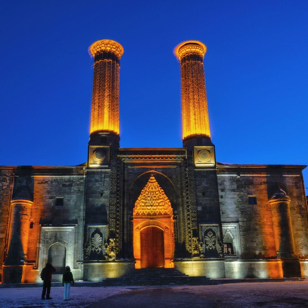 İzmir'den Uçaklı 3 Gece 4 Gün Konaklamalı Doğu Ekspresi ile Doğu Anadolu İncileri Turu