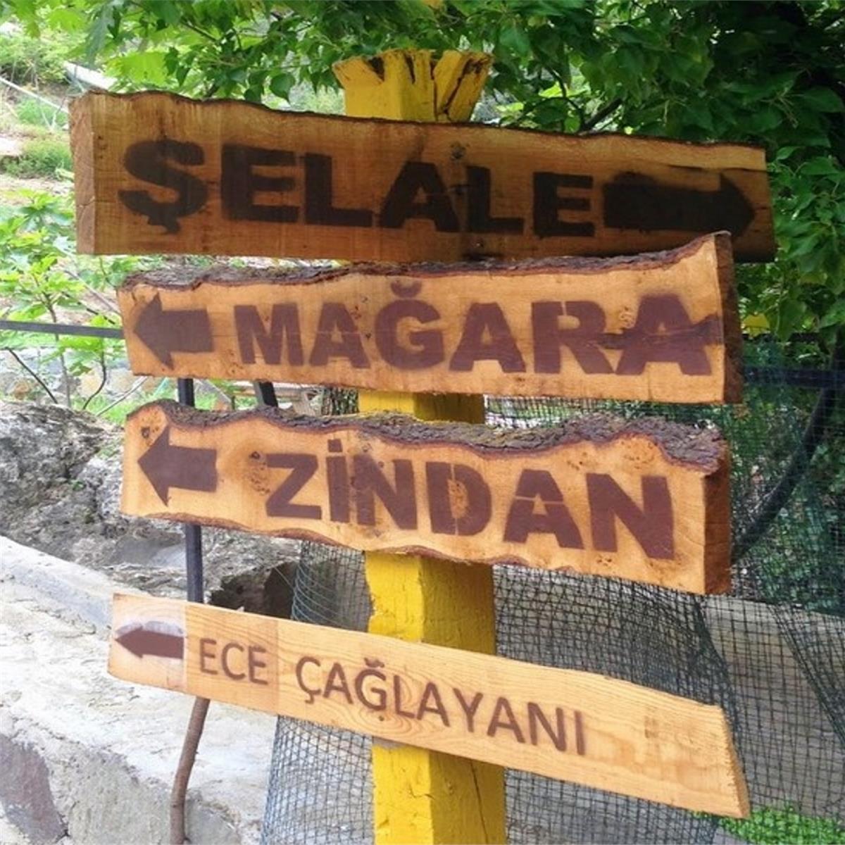 İzmir Çıkışlı Günübirlik Aşıklar Şelalesi, Ayvalık Cunda Adası, Sarımsaklı Plajı Turu. Yüzme Molası ve Kahvaltı Dahil