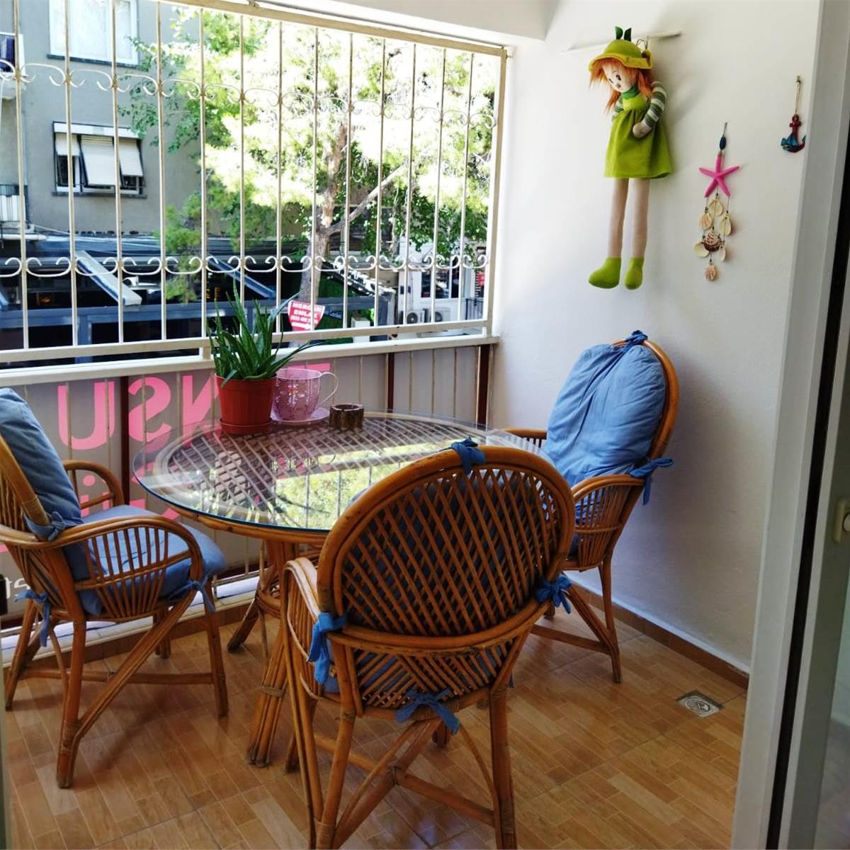 Bornova Tansu Estetik Güzellik'te Daha genç bir cilt için kimyasal peeling fırsatı indirimli burada.