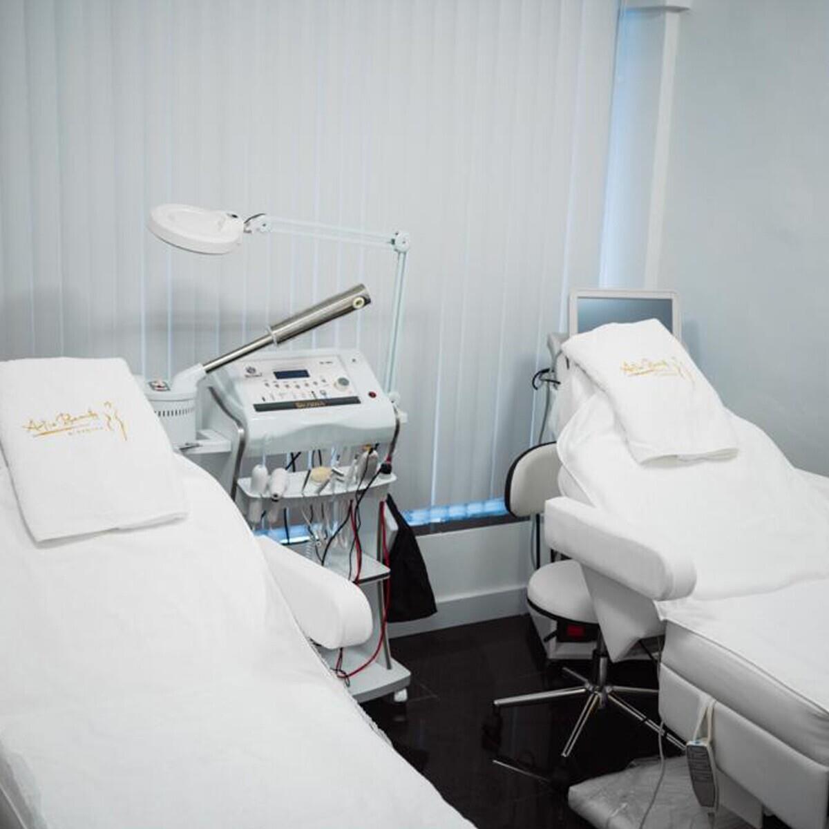 Alsancak Art'iz Beauty'de Seçenekli Kaş Laminasyonu, Kirpik Lifting, Ölçülü Kaş Alımı ve Kirpik Perması Paketleri