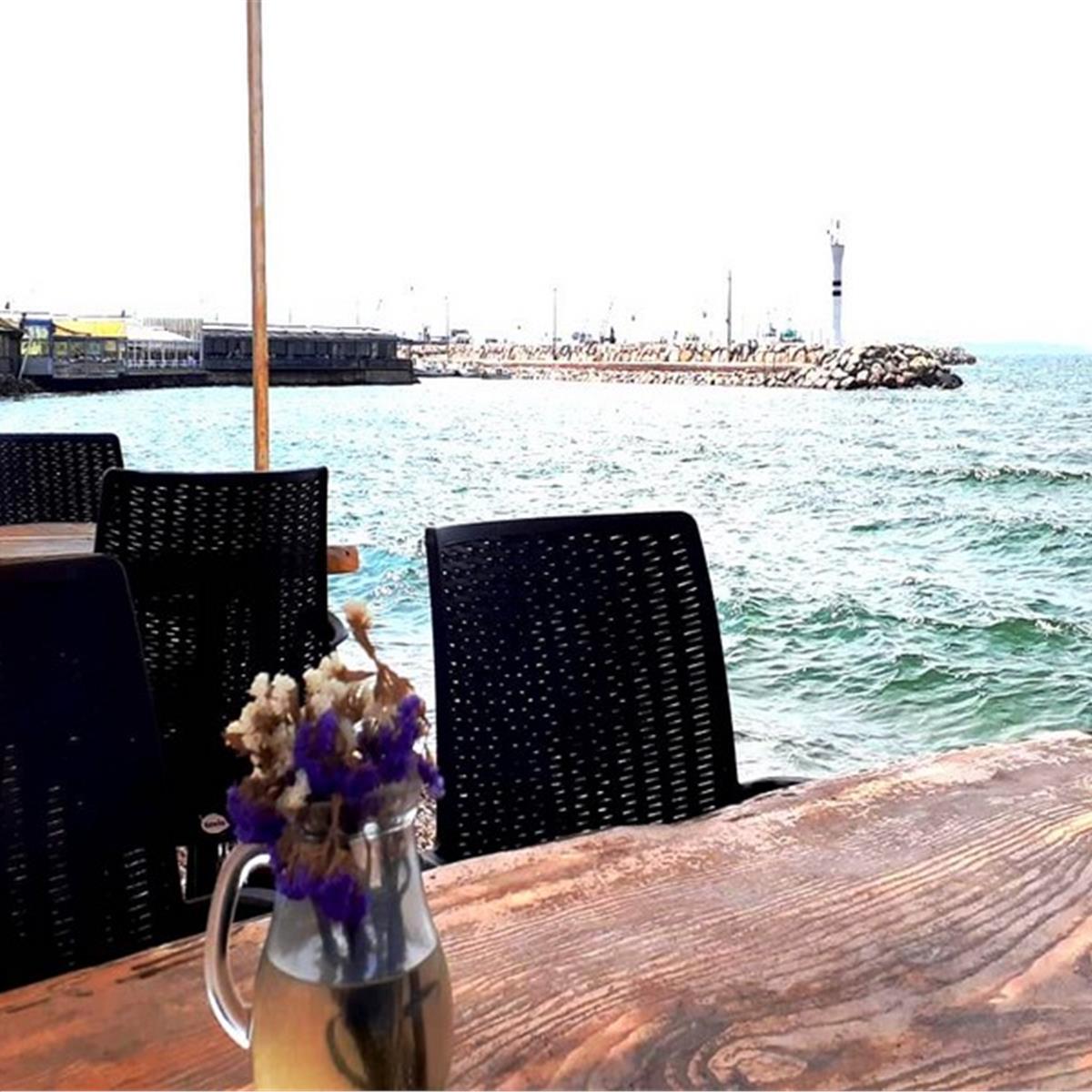 Güzelbahçe Bonjour Restaurant Deniz Kenarı Enfes Serpme Kahvaltı Keyfi