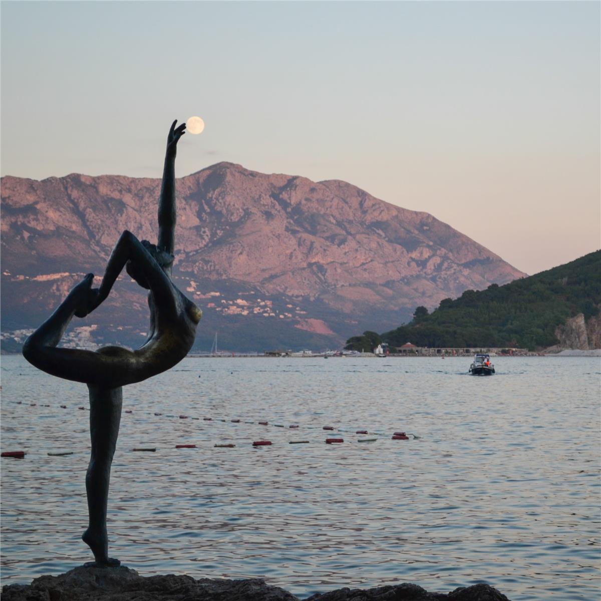 İzmir'den Uçaklı 3 Gece 4 Gün Konaklamalı Budva Turu