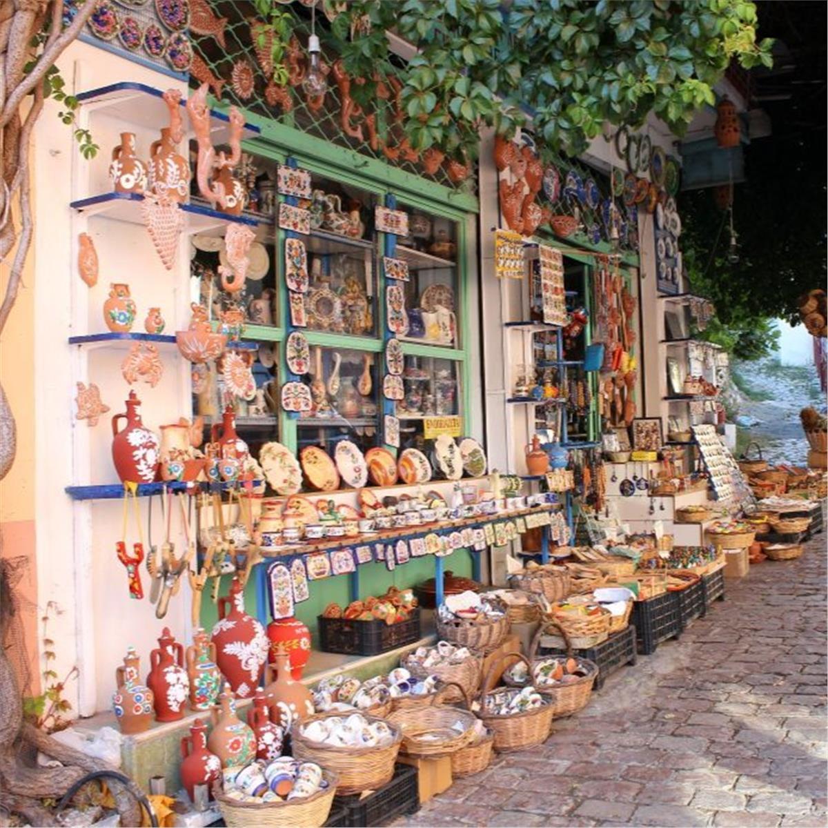 Her Hafta İçi Aliağa, Dikili ve Ayvalık Kalkışlı 2 Gece 3 Gün Konaklamalı Midilli Turu. Üstelik Yunan Taverna Eğlencesi dahil.