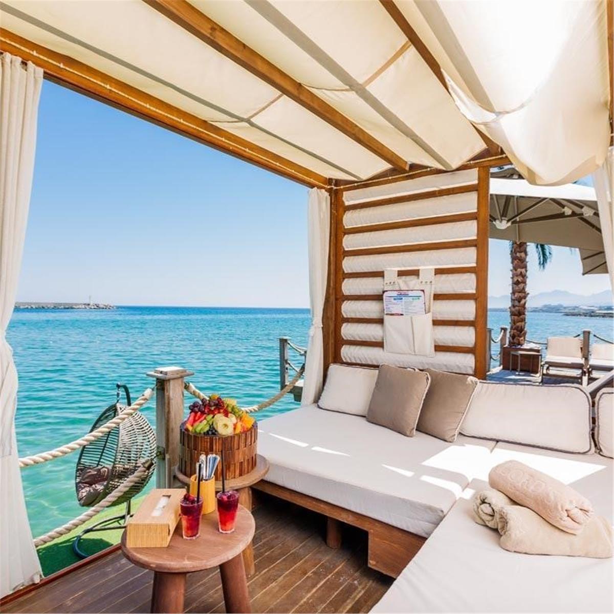 İzmir'den Uçak Bileti ve Otel Transferi Dahil 3 Gece 4 Gün Konaklamalı Tam Pansiyon Plus Kıbrıs Lord's Palace Hotel Spa Casino Ümit Yaşar Yılbaşı Galası 29.999 TL'den Başlayan Fırsatlarla