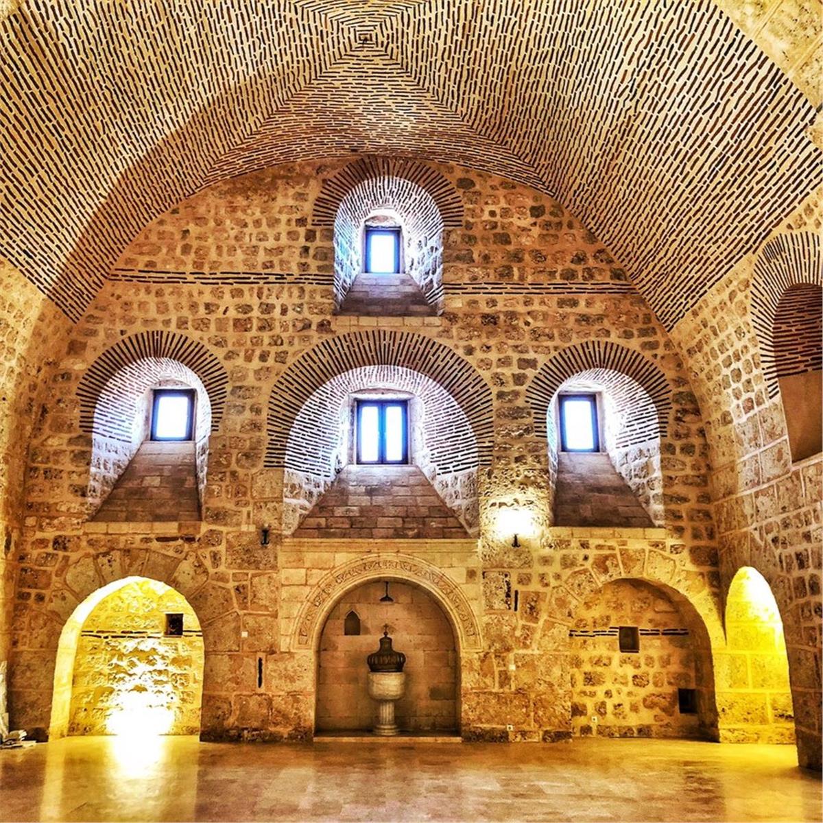 İzmir çıkışlı Uçaklı 2 gece 3 gün Konaklamalı Butik Mardin ve Diyarbakır Turu