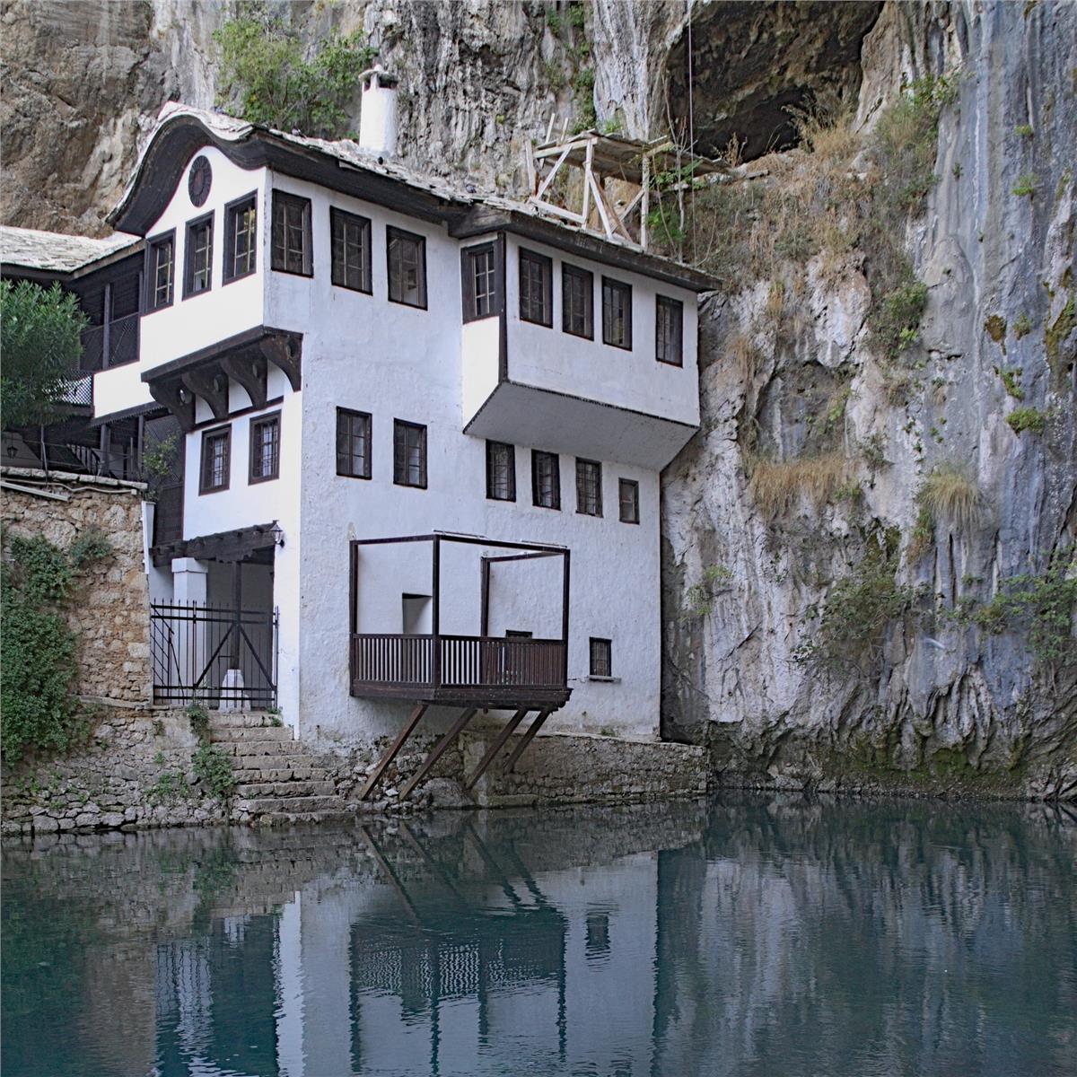 İzmir'den Otobüslü 9 Gece 10 Gün Konaklamalı Büyük Balkan Masalı Turu Akşam Yemekleri, Balkan Gecesi Dahil