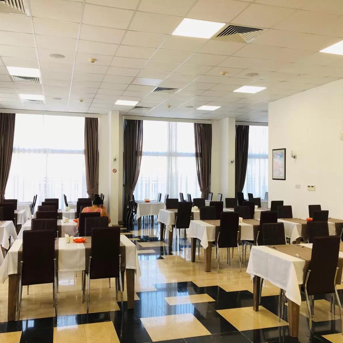 İzmir'den Uçak İle Hareketli Kıbrıs Park Palace Hotel Konaklama Seçenekleri