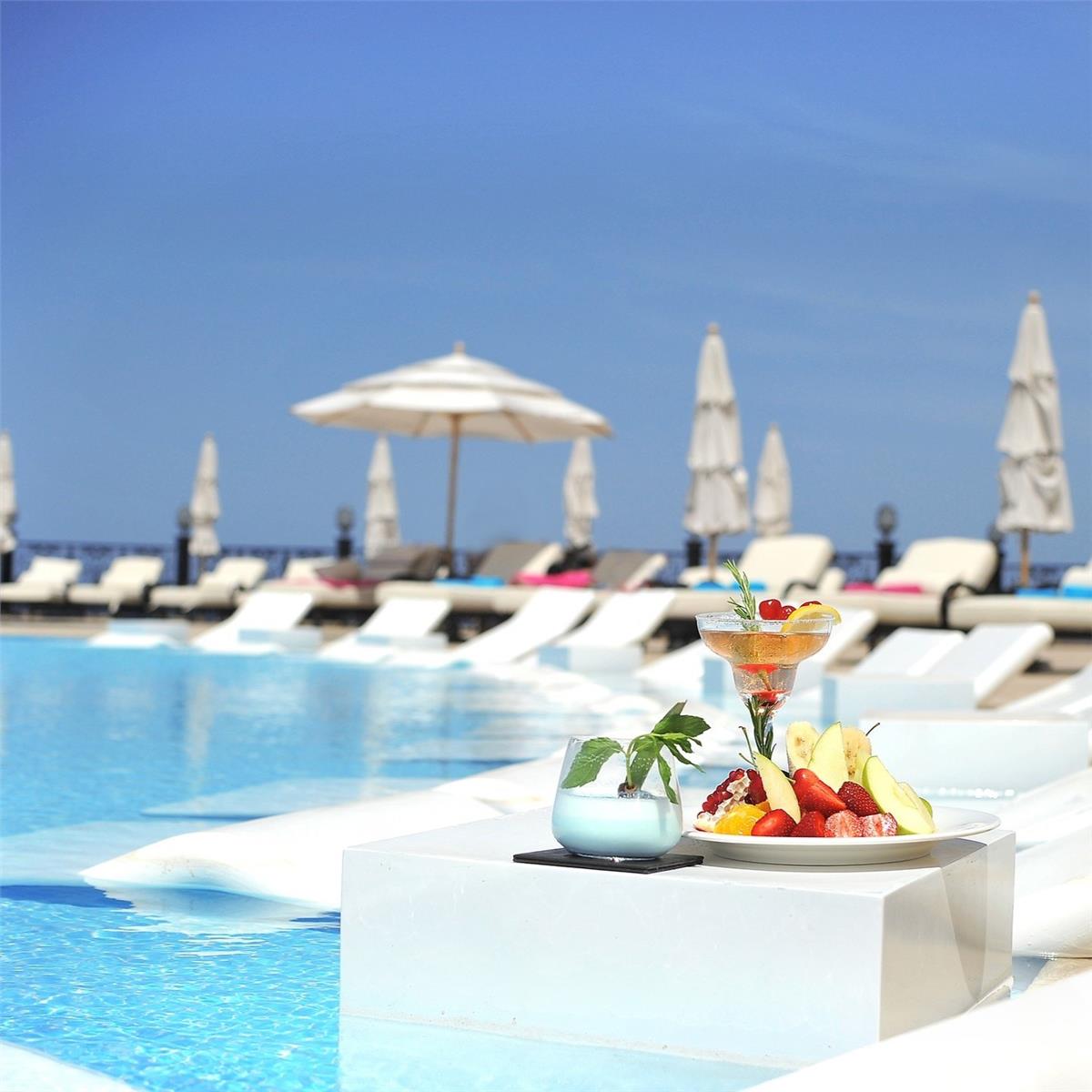 İzmir'den Uçak İle Hareketli Kıbrıs Girne 5 Yıldızlı Les Ambassadeurs Hotel'de Tam Pansiyon Plus Konaklama Seçenekleri