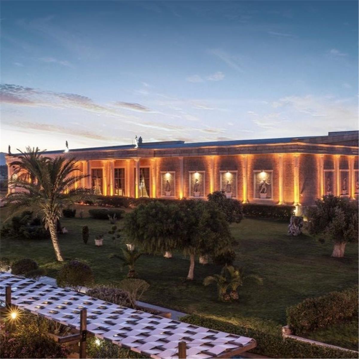 İzmir'den Uçak Bileti ve Otel Transferi Dahil 3 Gece ve 4 Gün Konaklama Kıbrıs Kaya Artemis Resort Hotel'de Derya Uluğ Yılbaşı Galası