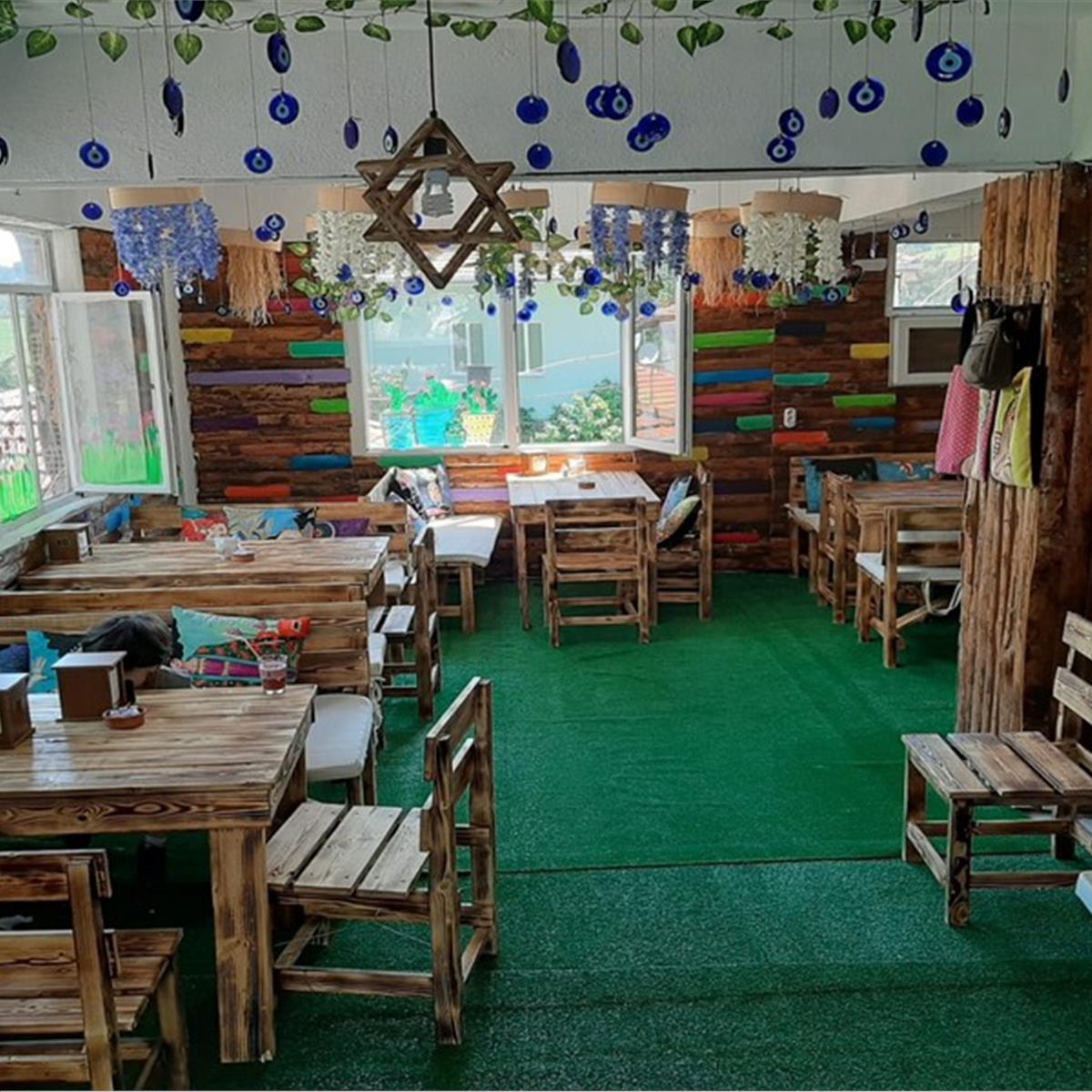 Kemalpaşa Mavi Köy Kahvaltı Evi’nde Enfes Lezzetler Eşliğinde Serpme Köy Kahvaltısı