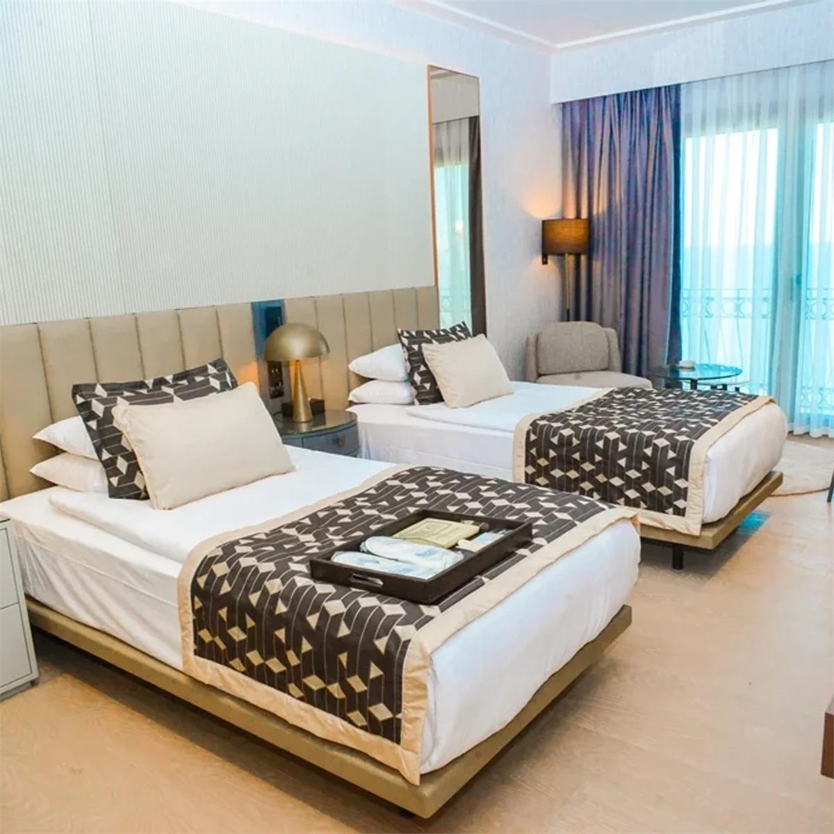 İzmir'den Uçak Bileti ve Otel Transferi Dahil 2 Gece 3 Gün Yarım Pansiyon Konaklamalı Rocks Hotel Casino İrem Derici Yılbaşı Galası 35.150TL'den Başlayan Fiyatlarla