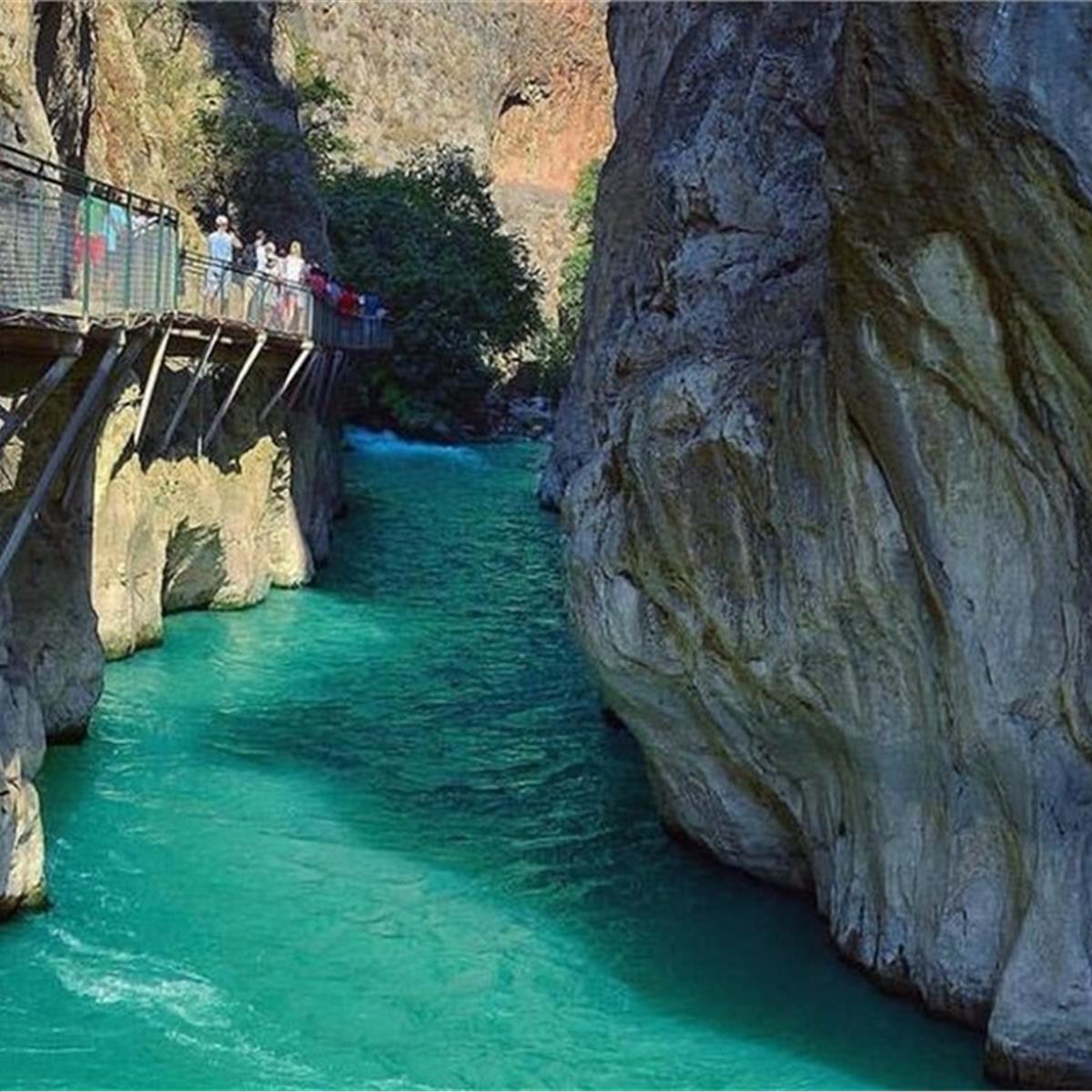 İzmir Çıkışlı 2 Gece 3 Gün Fethiye, Likya, Saklıkent, Gizlikent Şelalesi, Yakapark Turu. Üstelik Tekne Turu ve Jeep Safari Dahil.
