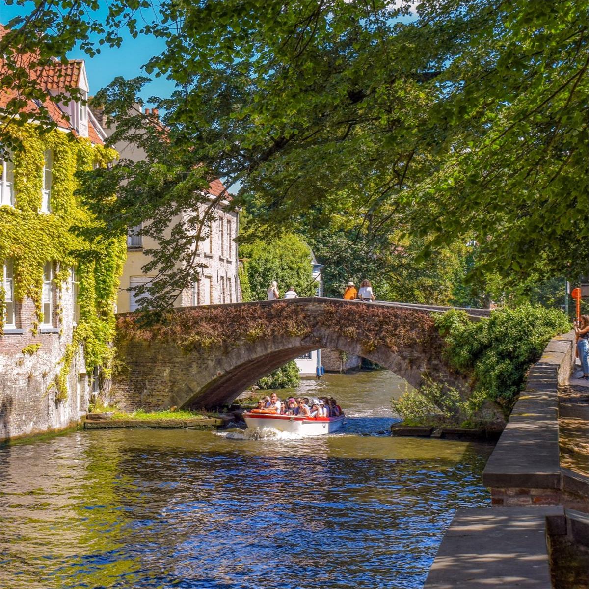 İzmir'den Uçaklı 4 Gece 5 Gün Konaklamalı Brüksel, Brügge, Paris Ve Disneyland Turu