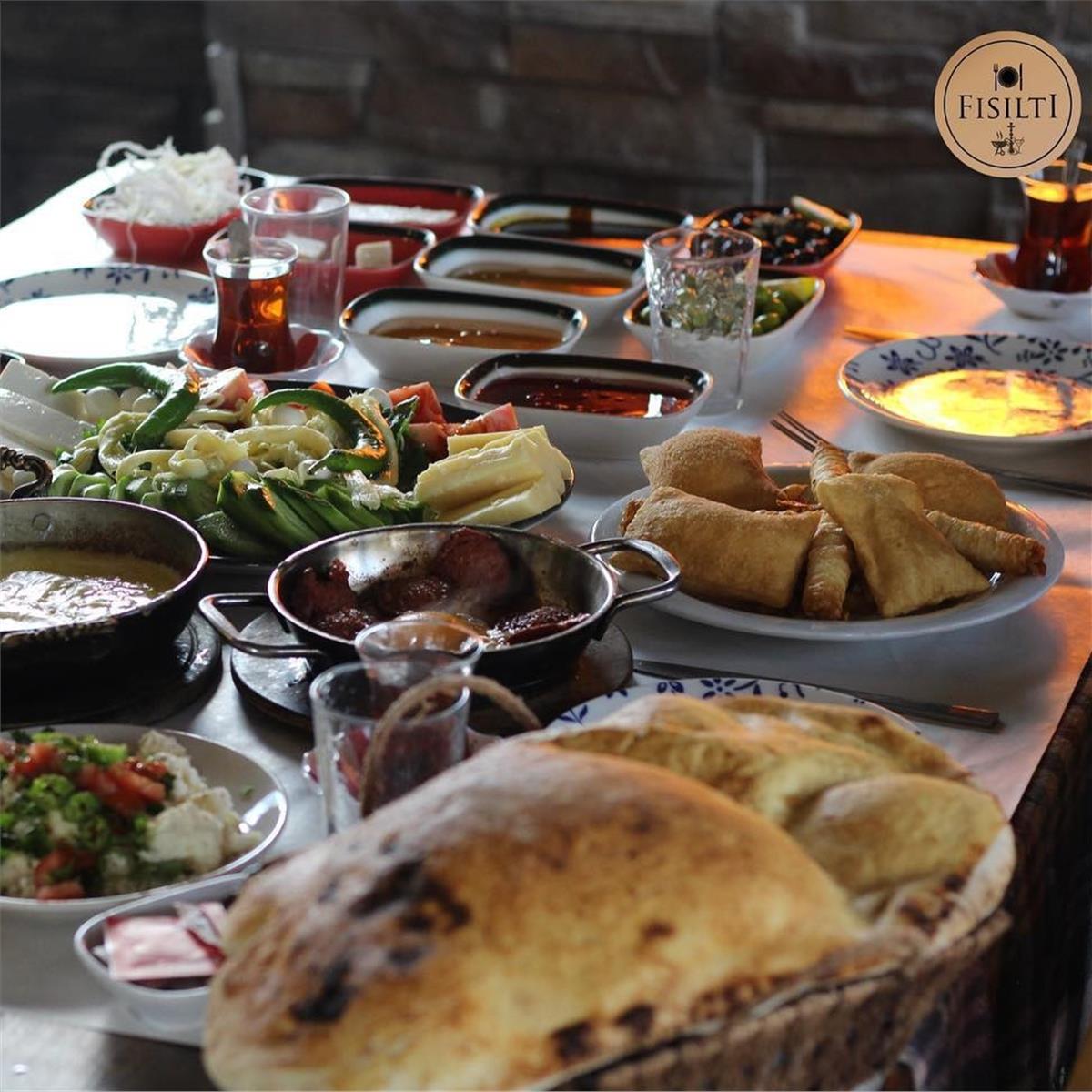 Çiçekliköy Fısıltı Kahvaltı Evi’nde Doğa ile iç içe Enfes Serpme Köy Kahvaltısı