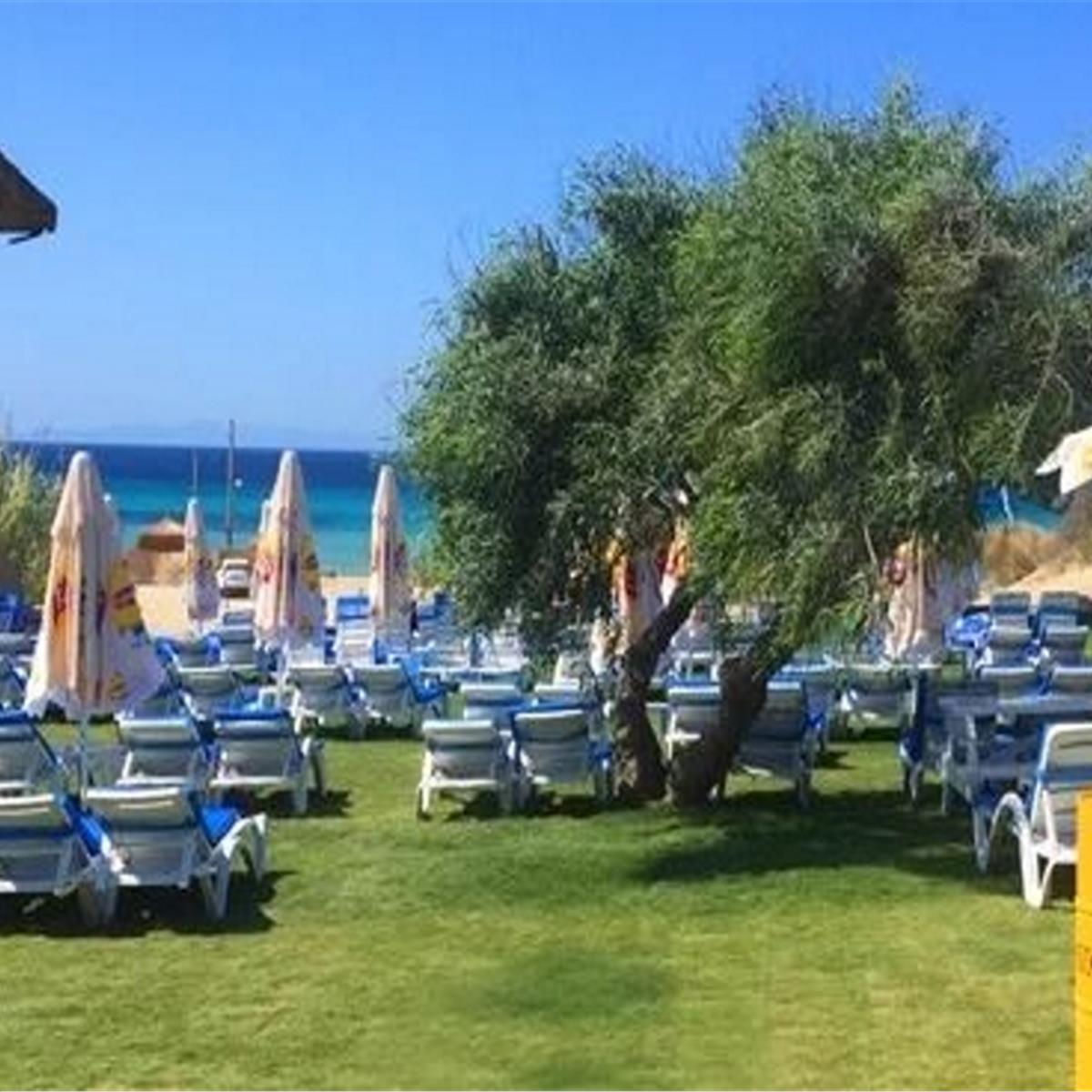 The Beach Çeşme Altınkum’da Beach Girişi, Şezlong, Şemsiye, İçecek