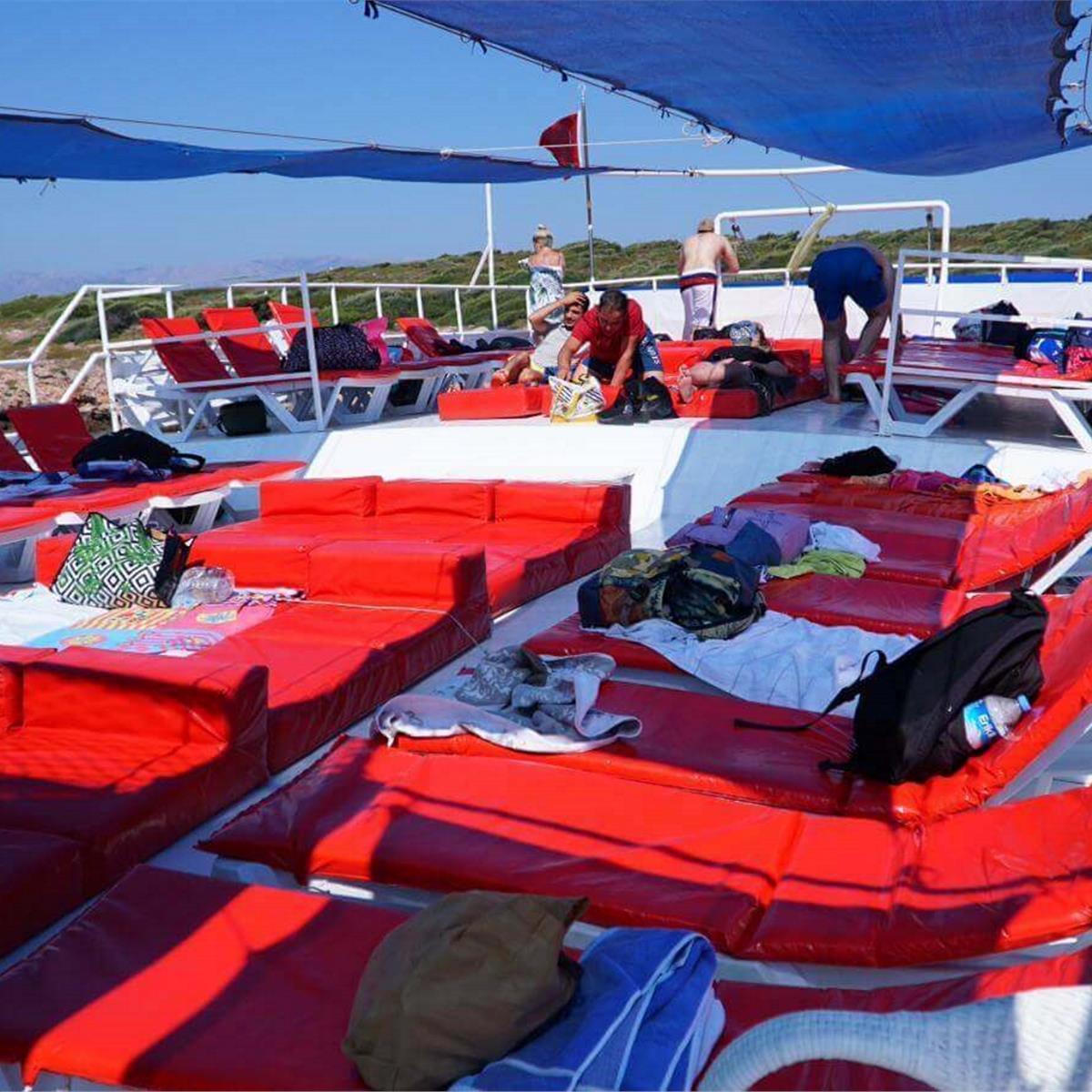 İzmir Çıkışlı günübirlik Öğle Yemeği dahil Çeşme Tekne ve Alaçatı Turu