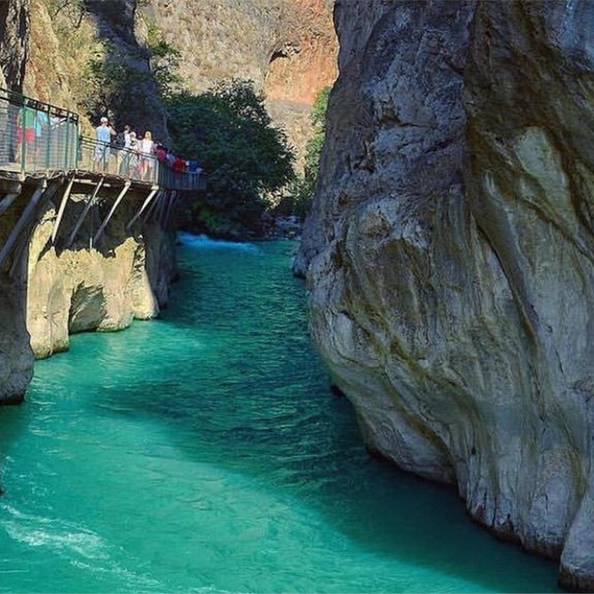 İzmir çıkışlı 4 gece 5 gün Bungalow  Konaklamalı Saklıkent, Kaputaj Plajı, Tekne Turu, Düden Şelalesi, Yanartaş, Adrasan ve Salda ile Deluxe Olympos Turu