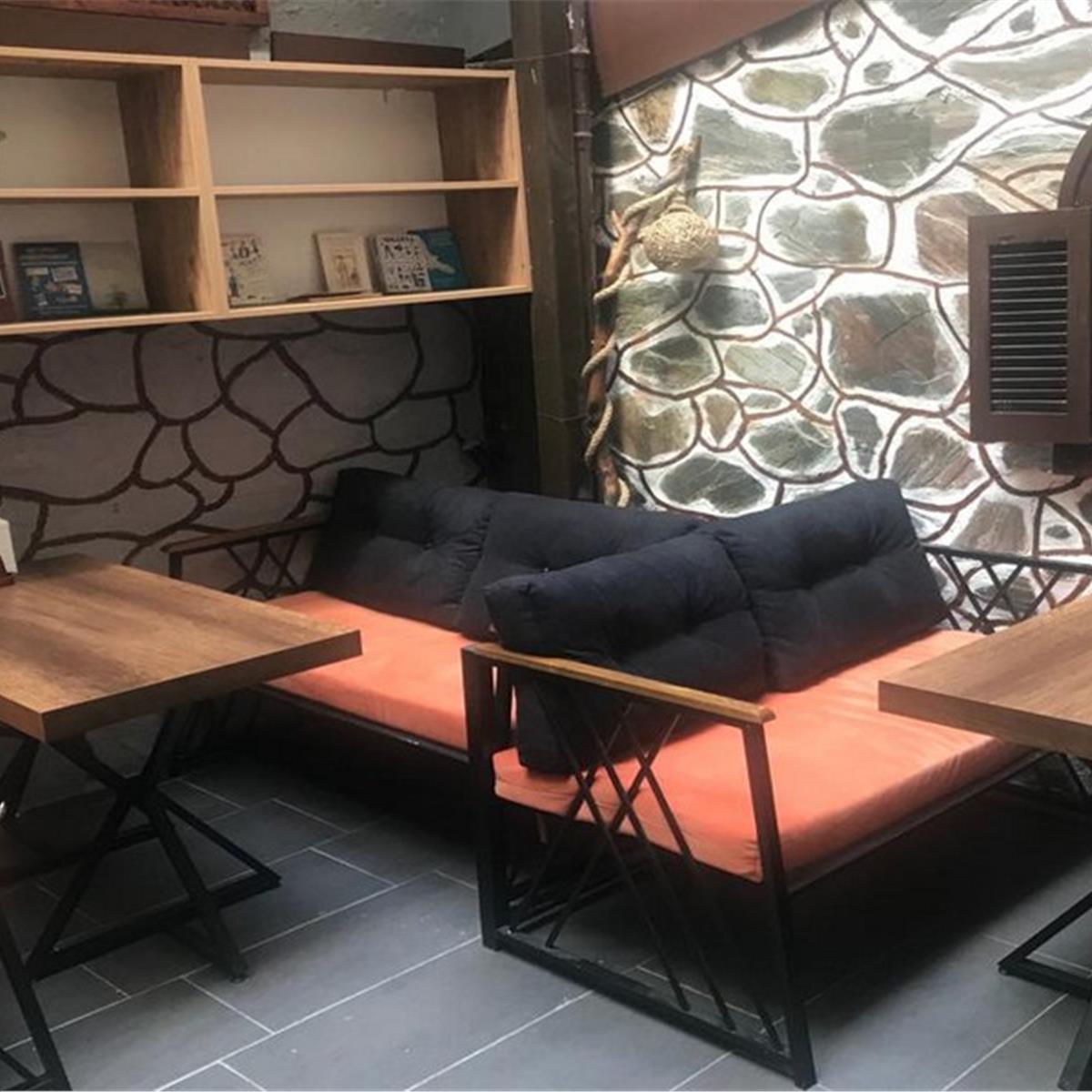 Alsancak Makara Cafe'de Enfes Lezzetler Eşliğinde Serpme Kahvaltı Keyfi