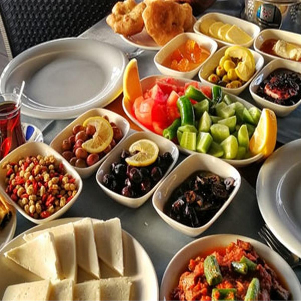 Güzelbahçe Aşkın’ın Yeri Enfes Serpme Kahvaltı Keyfi