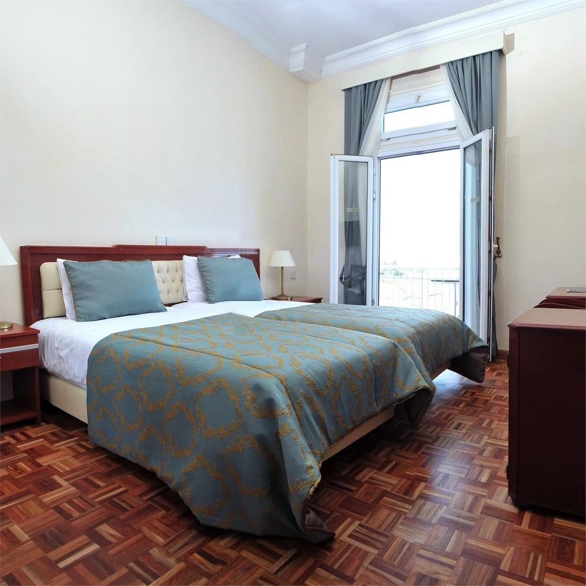 İzmir'den Uçak İle Hareketli Kıbrıs Dome Hotel Oda Kahvaltı Konaklama Seçenekleri