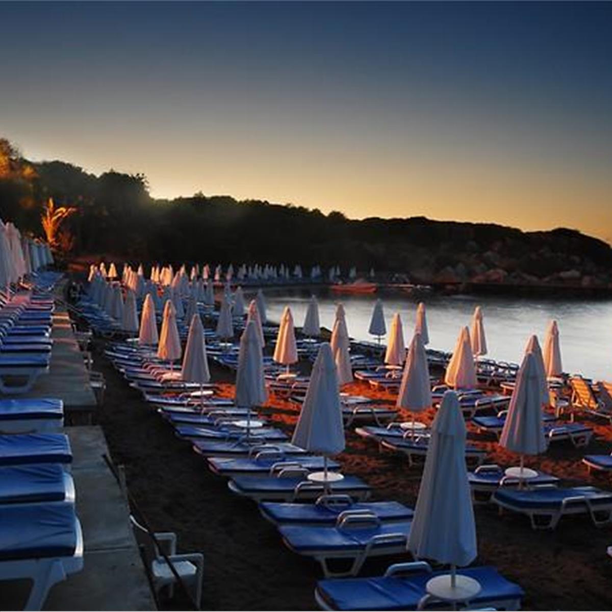 İzmir'den Uçak İle Hareketli Kıbrıs Deniz Kızı Hotel Yarım Pansiyon Konaklama Seçenekleri