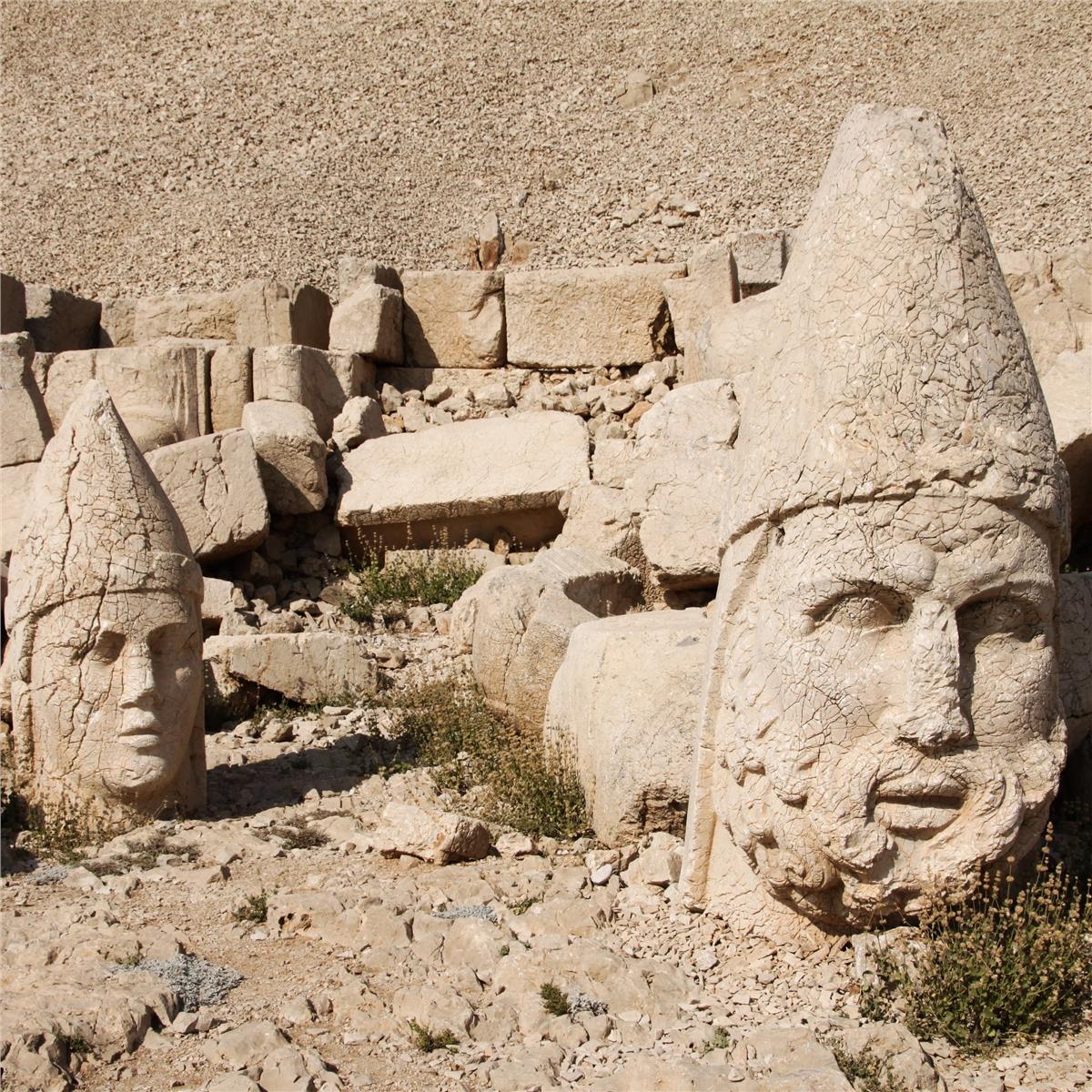İzmir Uçaklı 2 Gece 3 Gün Konaklamalı Gaziantep Şanlıurfa Nemrut Dağı ve Harran Pamuk Hasadı Turu