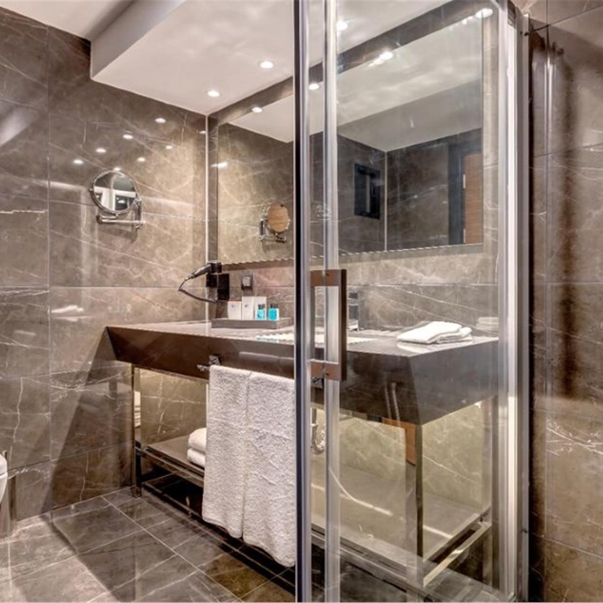 Alsancak HAY Hotel’de Açık Büfe Kahvaltı Dahil Tek veya Çift Kişi Konaklama