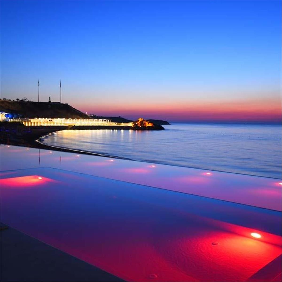 İzmir'den Uçak Bileti ve Otel Transferi Dahil 2 Gece ve 3 Gece Konaklama Seçenekli Kıbrıs Acapulco Resort Hotel Tan Taşçı Yılbaşı Galası