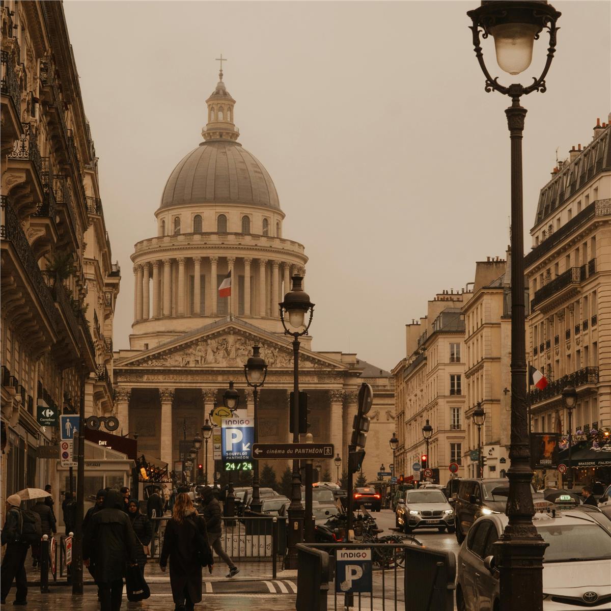 İzmir'den Uçaklı 3 Gece 4 Gün Konaklamalı Noel Pazarları Eşliğinde Paris Ve Reims Turu