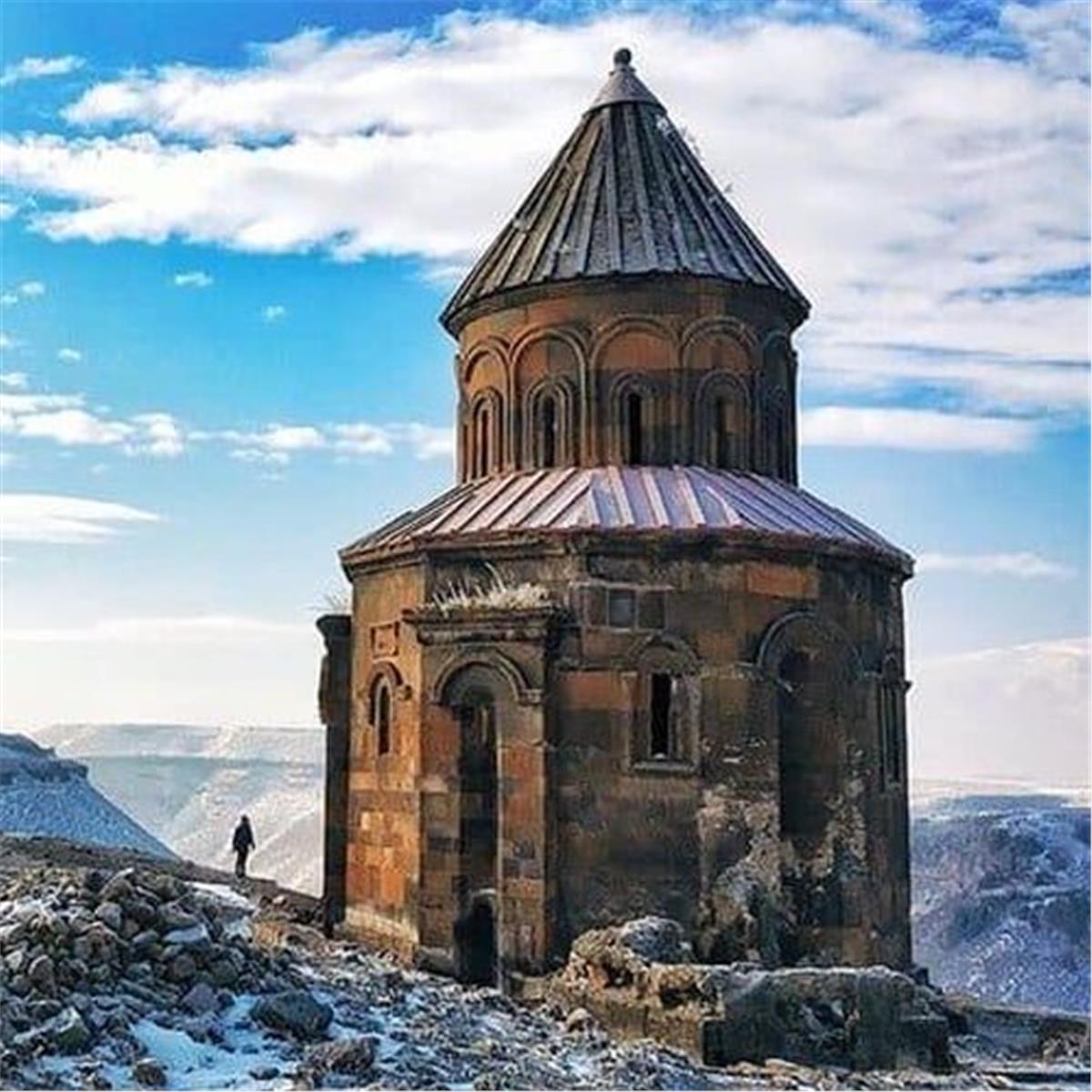 İzmir Çıkışlı Yılbaşı Özel 2 Gece 3 Gün Konaklamalı Yılbaşı Gala Yemeği ve Limitsiz Alkol Dahil Butik Kars Turu