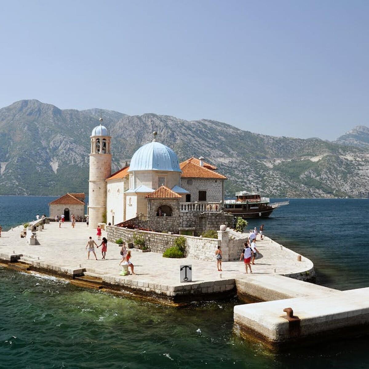 İzmir'den Uçak İle Hareketli 3 Gece 4 Gün 5 Konaklamalı Budva Turu Üstelik Otel Seçenekli