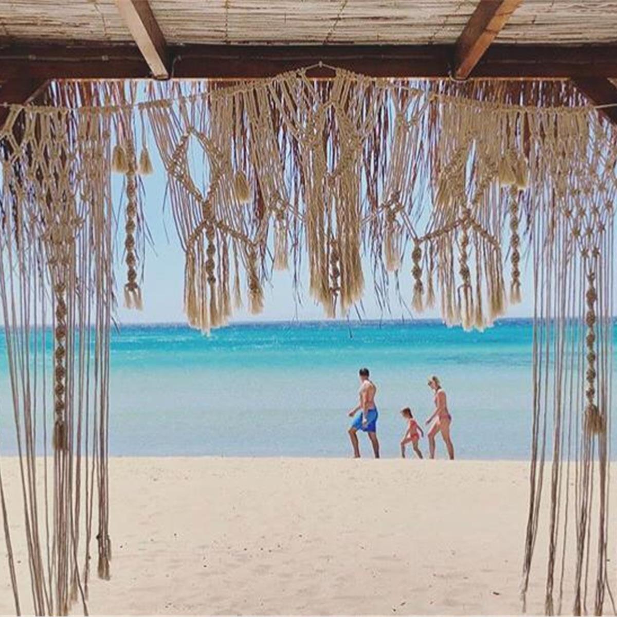 Çeşme Montana Beach’te Plaj Girişi Hamburger Menü veya Kahvaltı