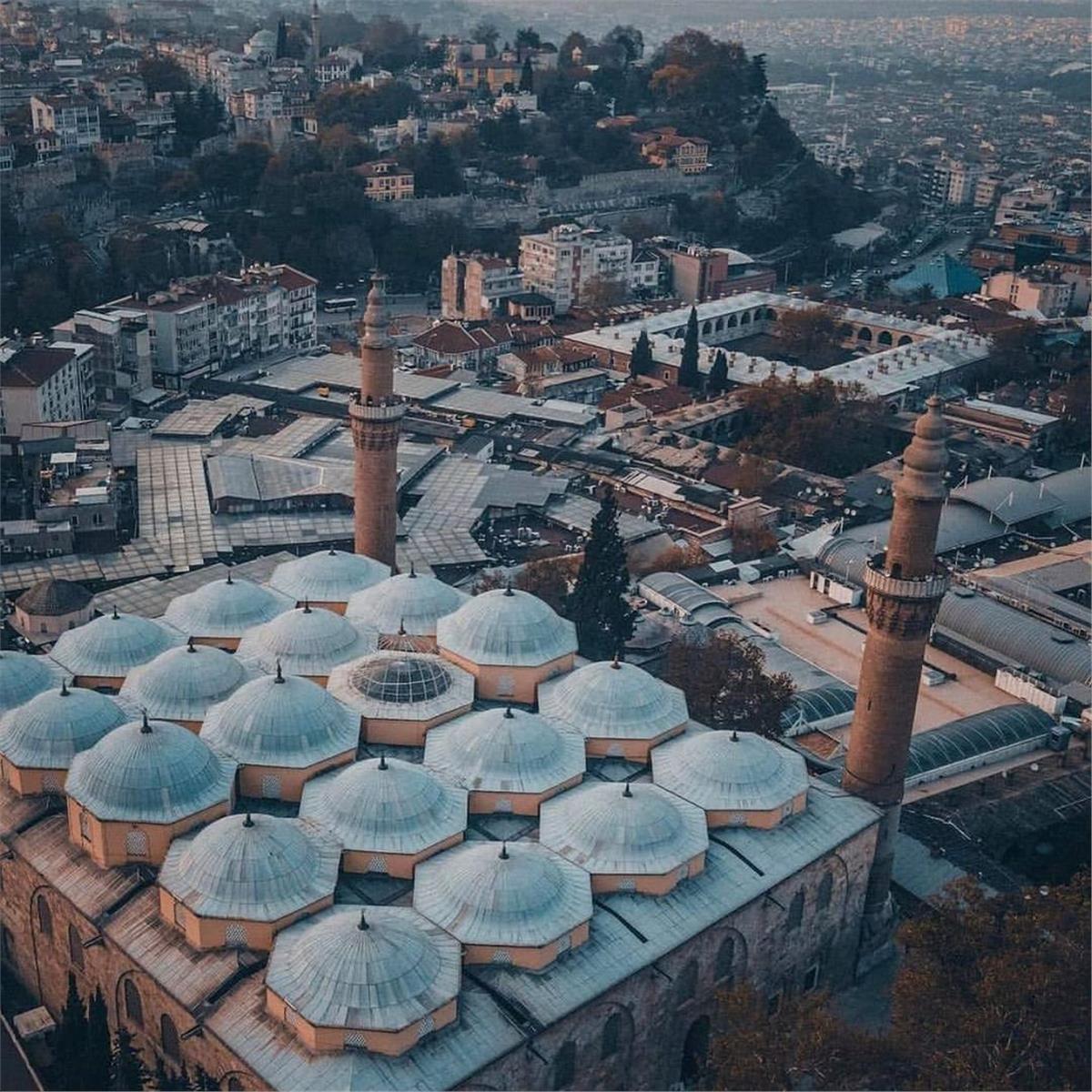 İzmir Çıkışlı Yılbaşı Özel 1 gece 2 gün Termal Otel Konaklama ve Limitsiz içecekli Yılbaşı Gala Yemeği Dahil Bursa Uludağ Turu.