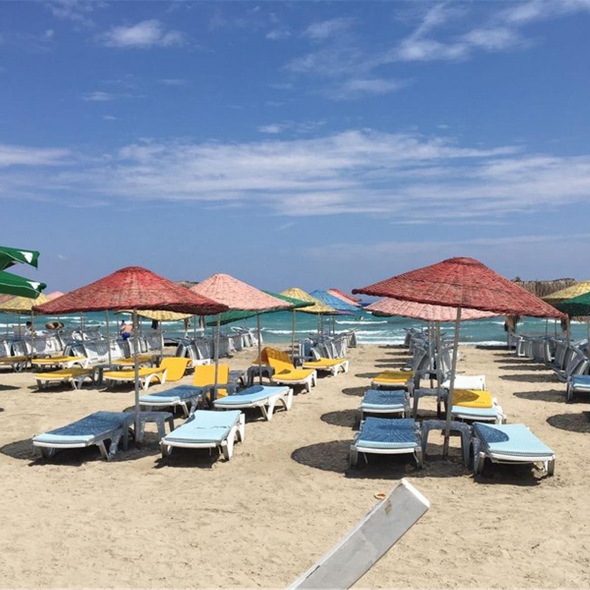 Çeşme Tai Beach Giriş, Şezlong, Şemsiye, hamburger Menü ve İçecek