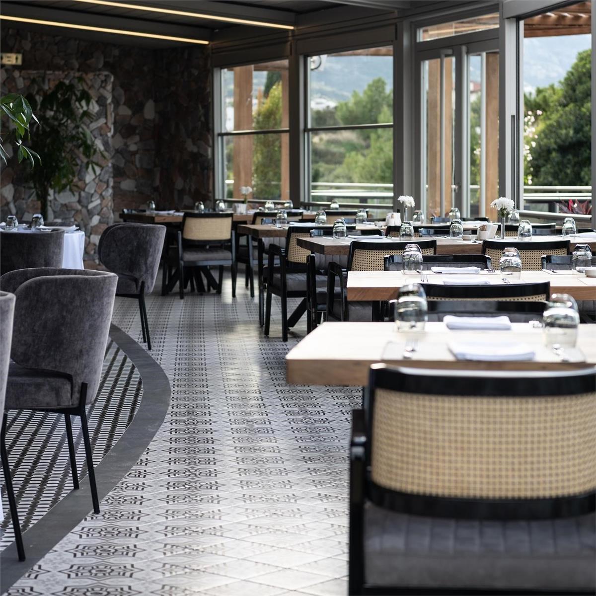 İzmir'den Uçak İle Hareketli Kıbrıs Chamada Prestige Hotel Herşey Dahil Konaklama Seçenekleri