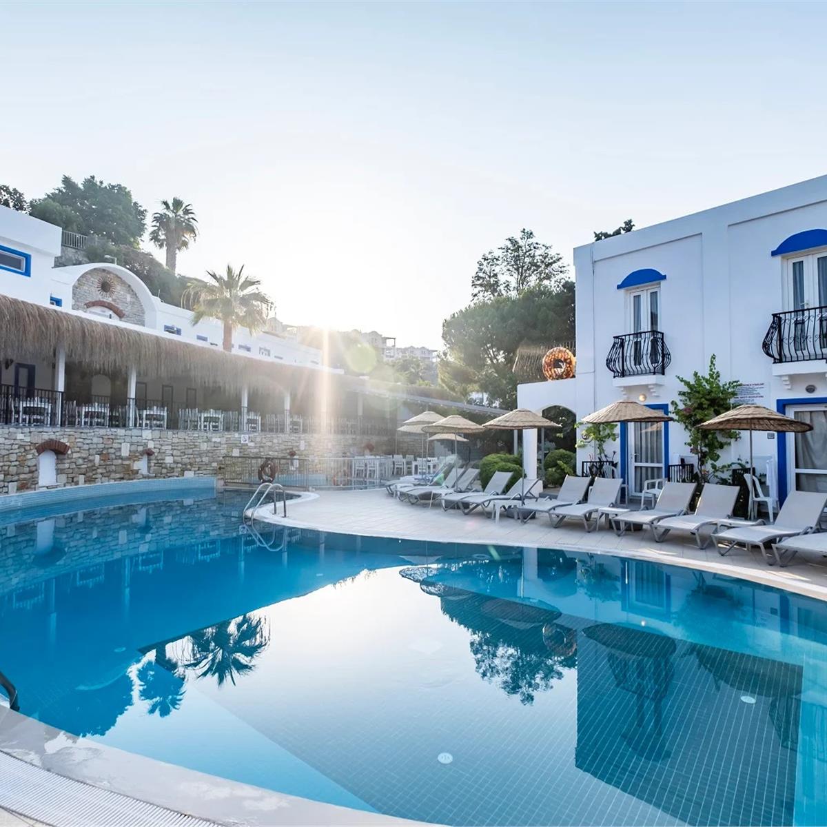 İzmir'den Otobüslü 3 Gece 4 Gün Konaklamalı Bayram Özel Tarihi İle Paloma Family Club Hotel Bodrum Tatili