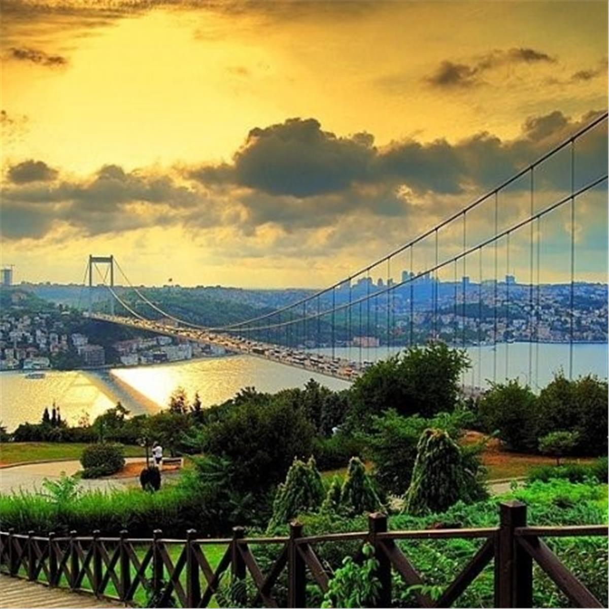 İzmir'den Kalkışlı 2 Gece 3 Gün Konaklamalı Lale ve Erguvan Zamanı İstanbul Turu