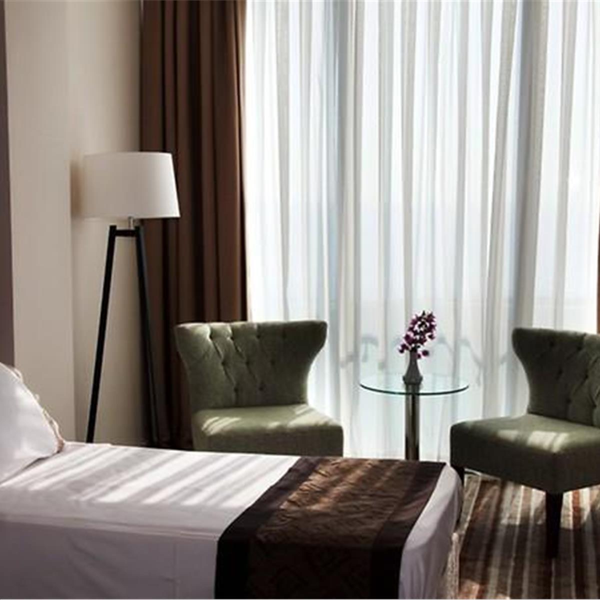 İzmir'den Uçak İle Hareketli Kıbrıs Deniz Kızı Hotel Yarım Pansiyon Konaklama Seçenekleri