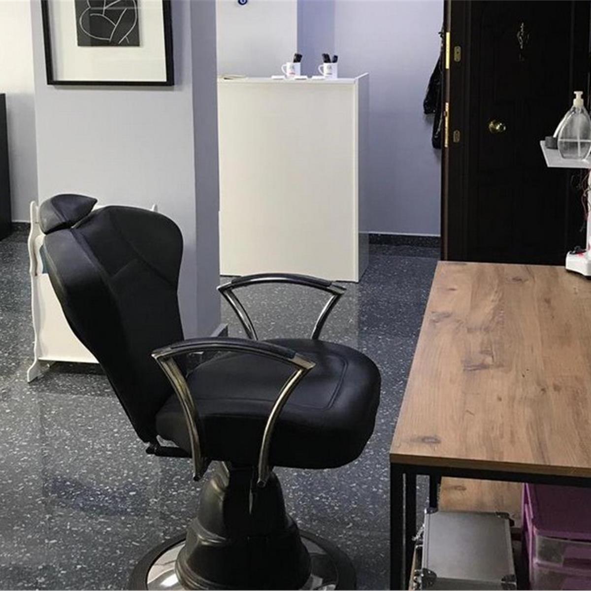 Bornova Pia Güzellik’te Dudak renklendirme Uygulaması