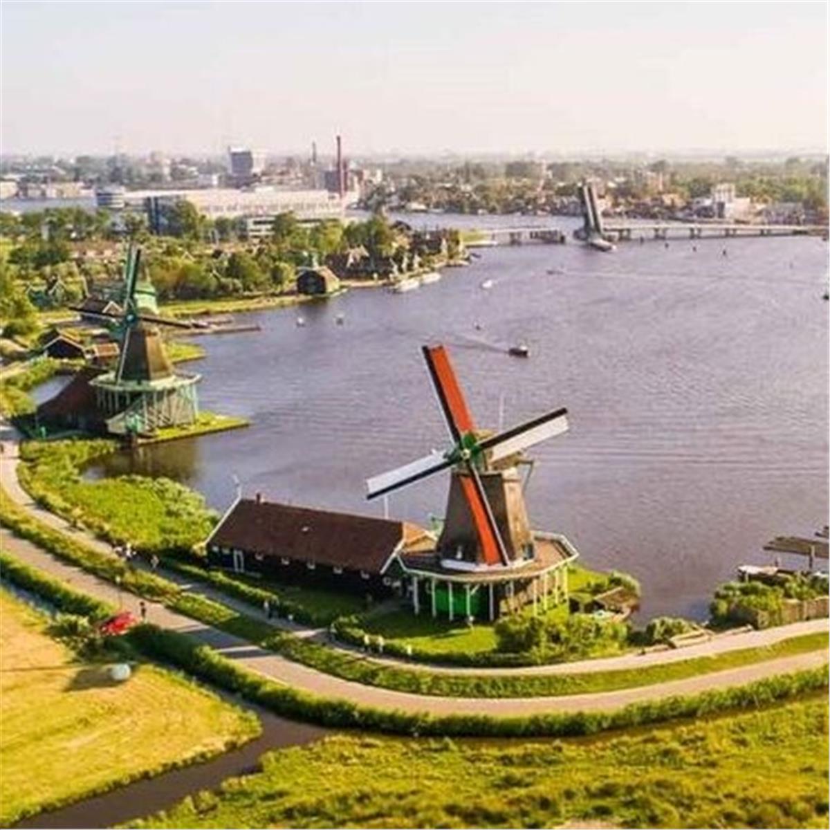 İzmir'den Uçak İle 3 Gece 4 Gün Konaklamalı Noel Zamanı Brüksel & Amsterdam Turu