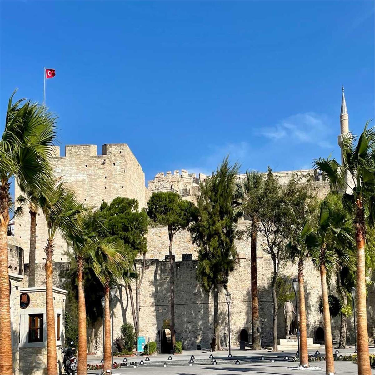 Anneler Günü Özel Çeşme Turu. 1 gece 2 gün Çeşme Sisus Otel Konaklamalı Alaçatı ve Germiyan farkıyla