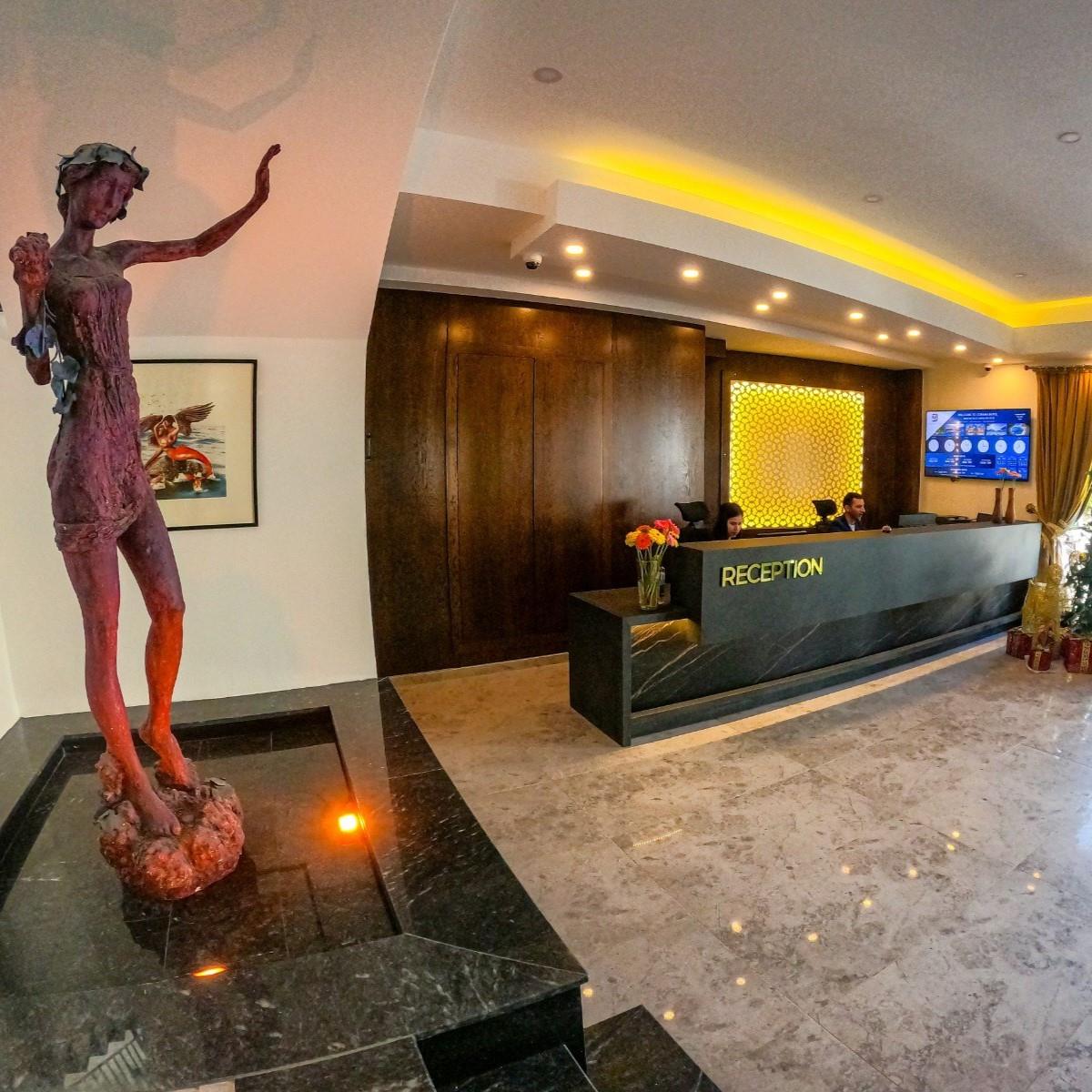 İzmir'den Uçak İle Hareketli Kıbrıs Dorana Hotel Konaklama Seçenekleri